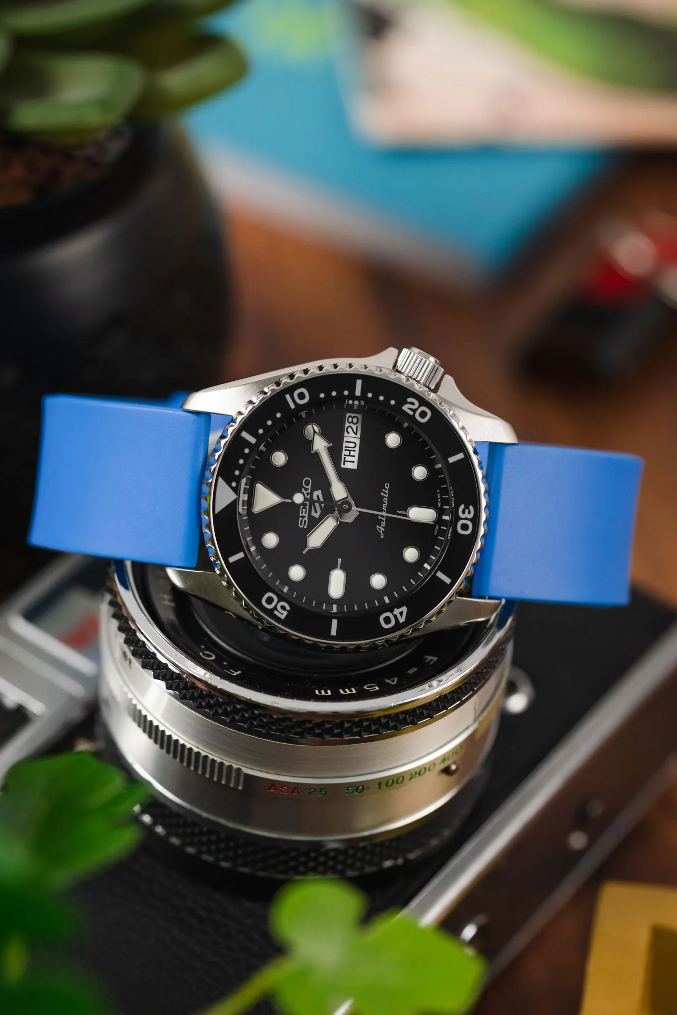 Bonetto Cinturini 270 Self-Punch Rubber Watch Strap in AZURE BLUE - Image 4