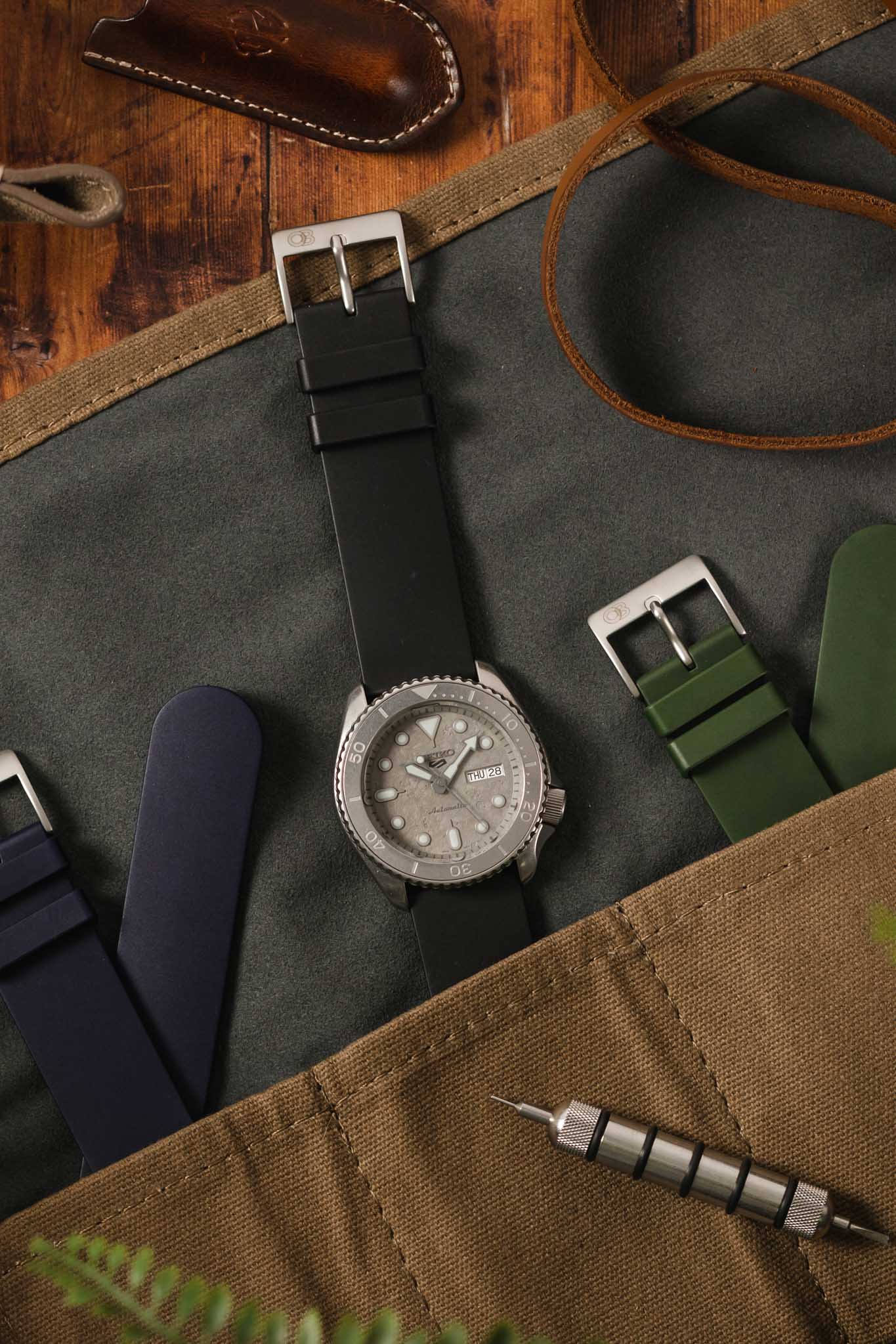 Bonetto Cinturini 270 Self-Punch Rubber Watch Strap in BLACK - Image 9