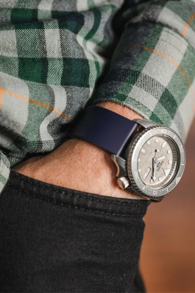 Bonetto Cinturini 270 Self-Punch Rubber Watch Strap in DARK BLUE - Image 6