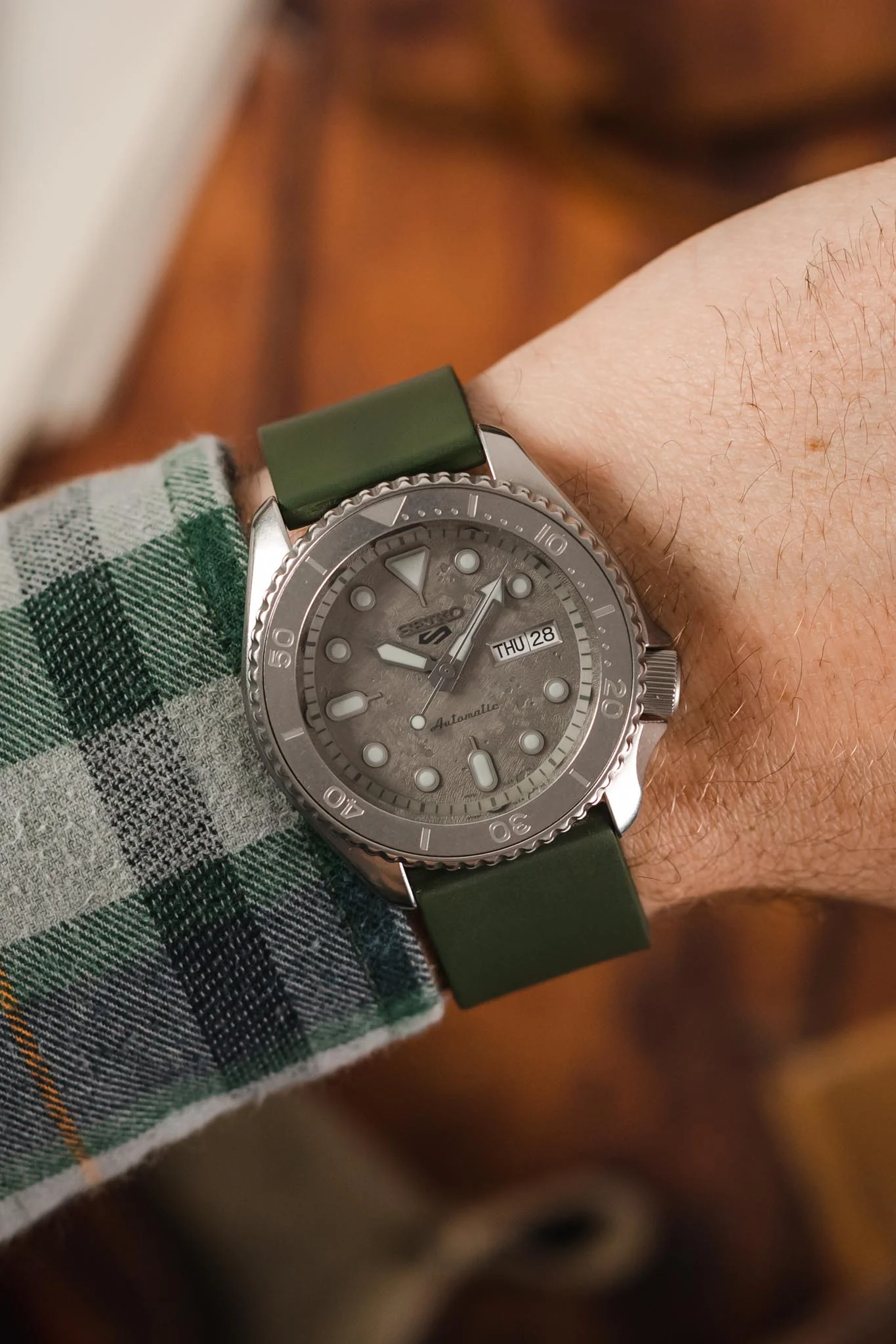 Bonetto Cinturini 270 Self-Punch Rubber Watch Strap in DARK GREEN - Image 2