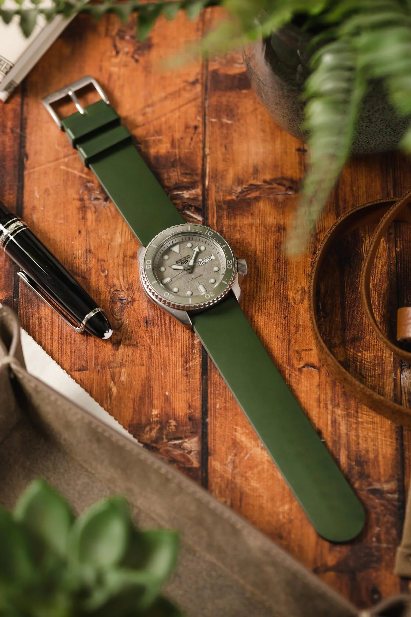 Bonetto Cinturini 270 Self-Punch Rubber Watch Strap in DARK GREEN - Image 4