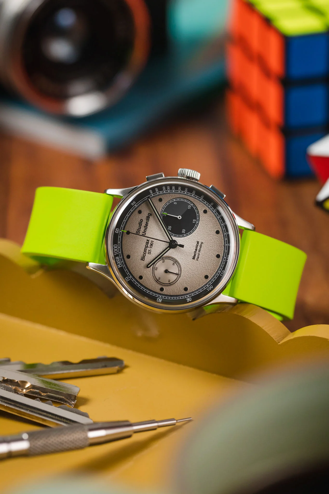 Bonetto Cinturini 270 Self-Punch Rubber Watch Strap in LIME GREEN - Image 4
