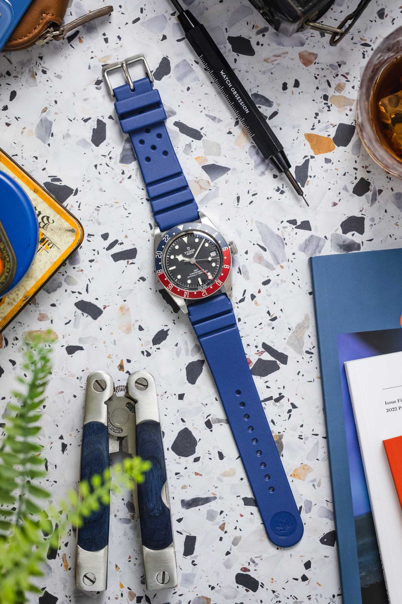 Bonetto Cinturini 284 Premium Rubber Sports Watch Strap in BLUE - Image 9