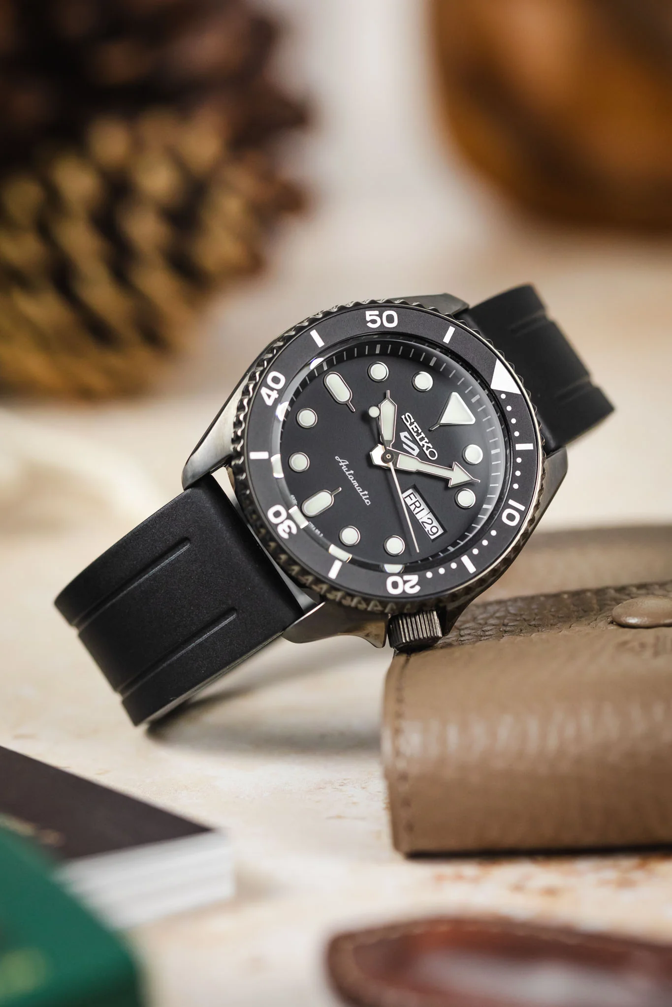 Bonetto Cinturini 319 Premium Rubber Sports Watch Strap in BLACK - Image 4
