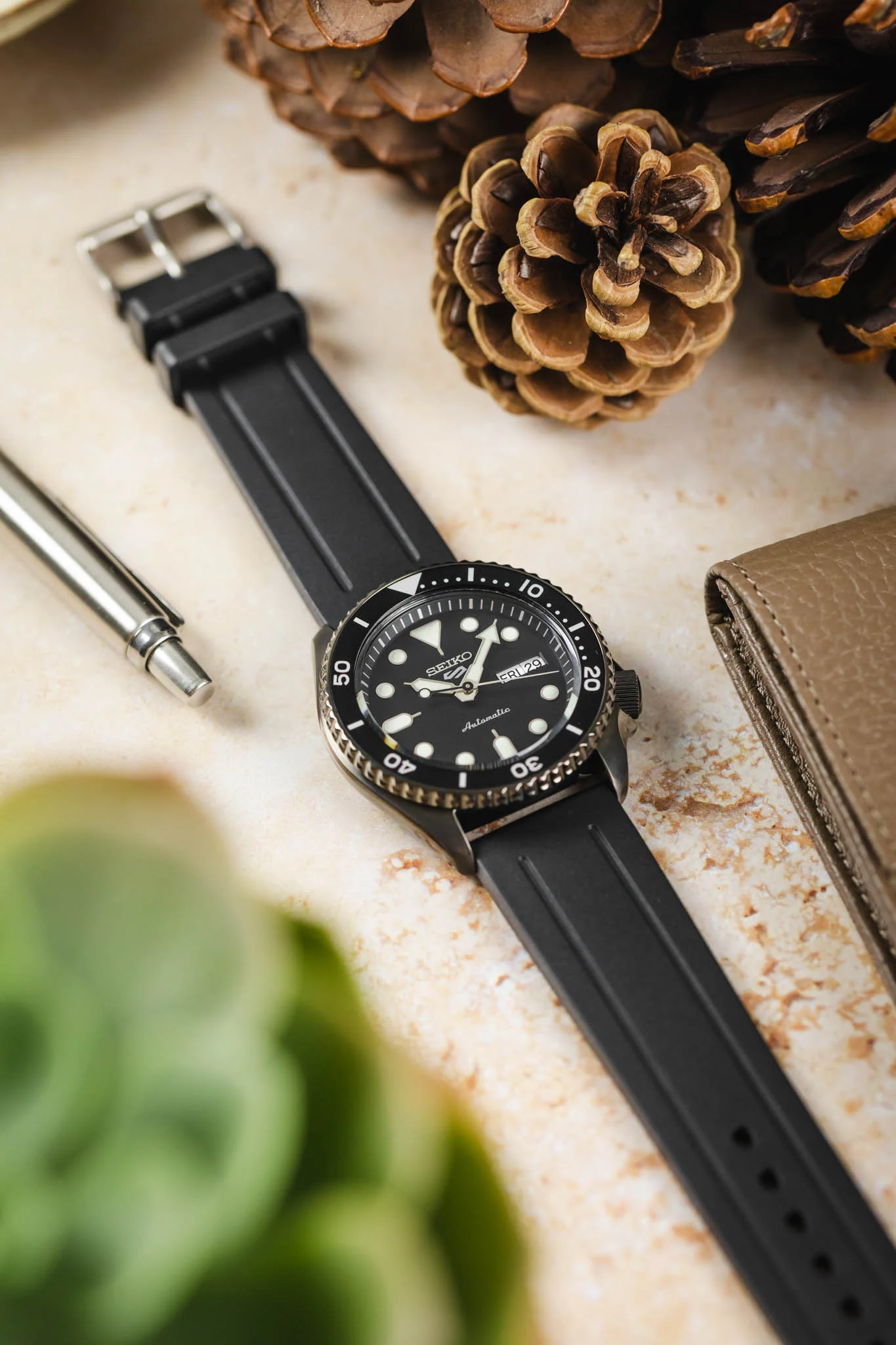 Bonetto Cinturini 319 Premium Rubber Sports Watch Strap in BLACK - Image 6