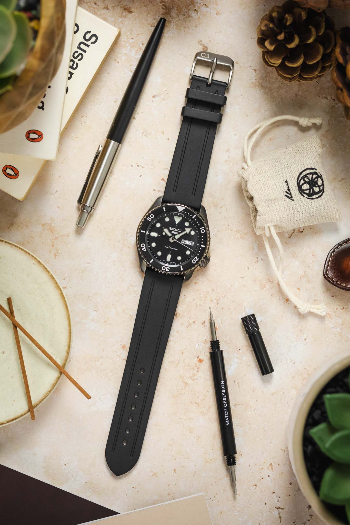 Bonetto Cinturini 319 Premium Rubber Sports Watch Strap in BLACK - Image 9
