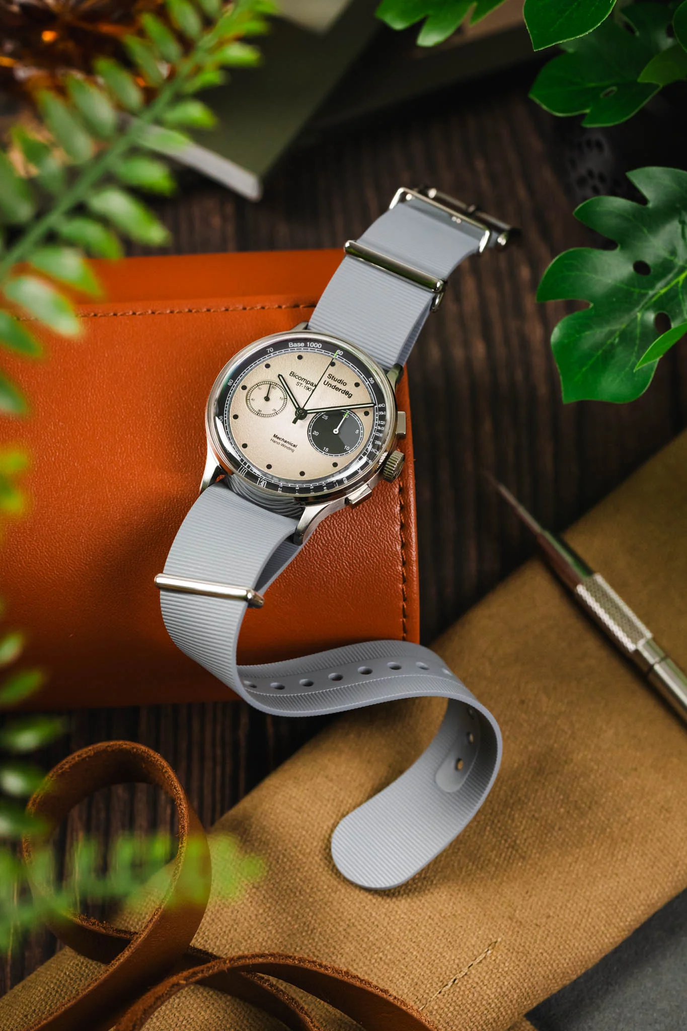 Bonetto Cinturini 328 Premium Rubber One-Piece Watch Strap in LIGHT GREY - Image 4