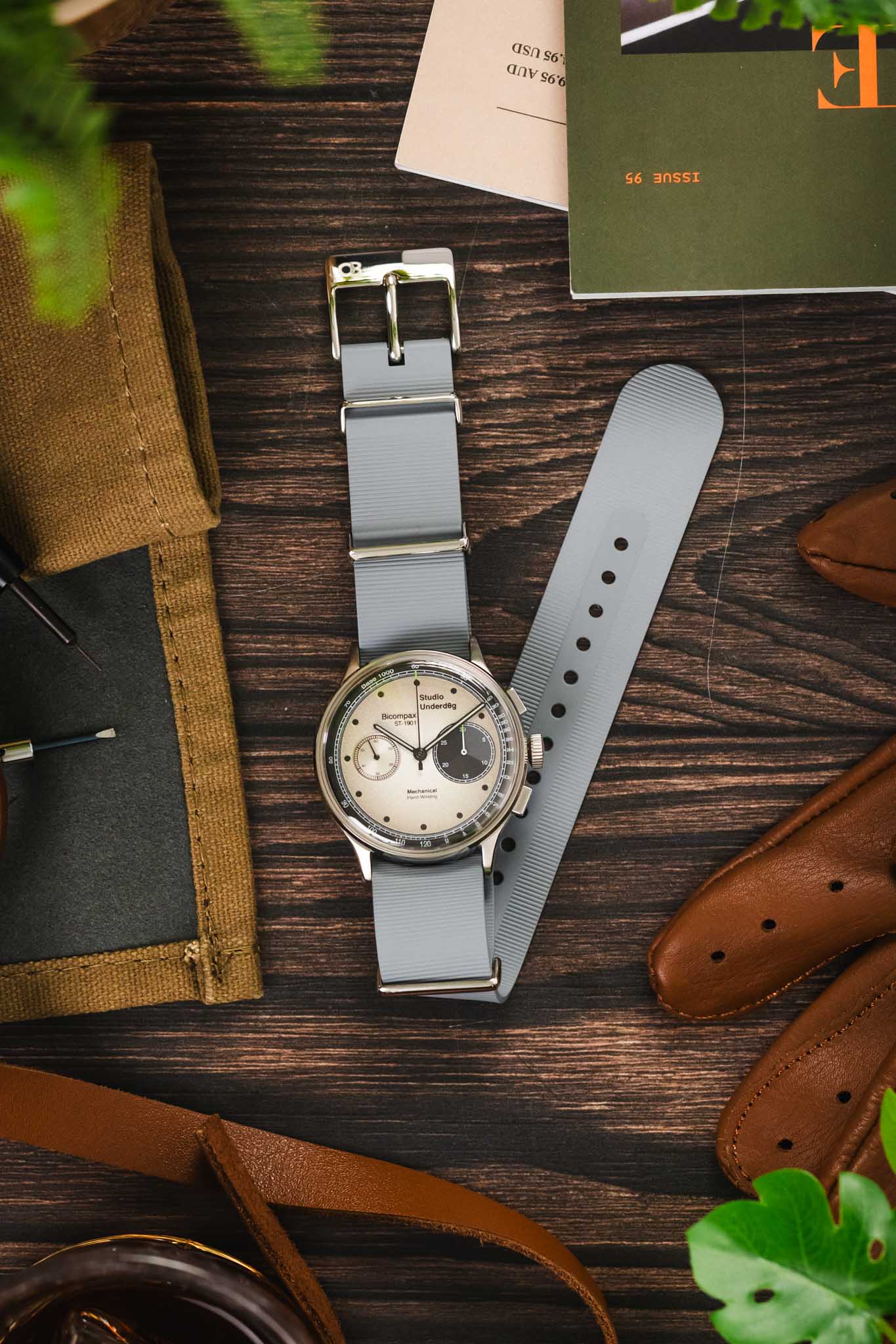 Bonetto Cinturini 328 Premium Rubber One-Piece Watch Strap in LIGHT GREY - Image 6