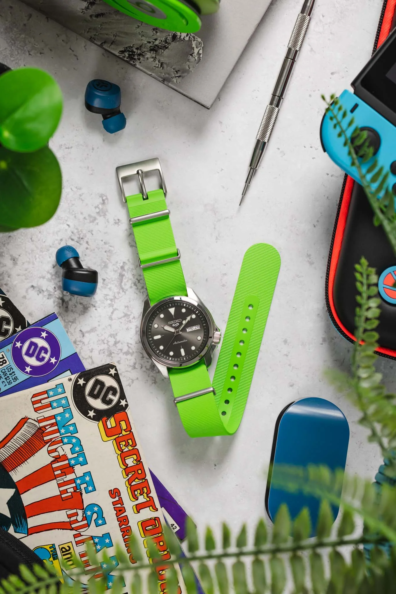 Bonetto Cinturini 328 Premium Rubber One-Piece Watch Strap in LIME GREEN - Image 9
