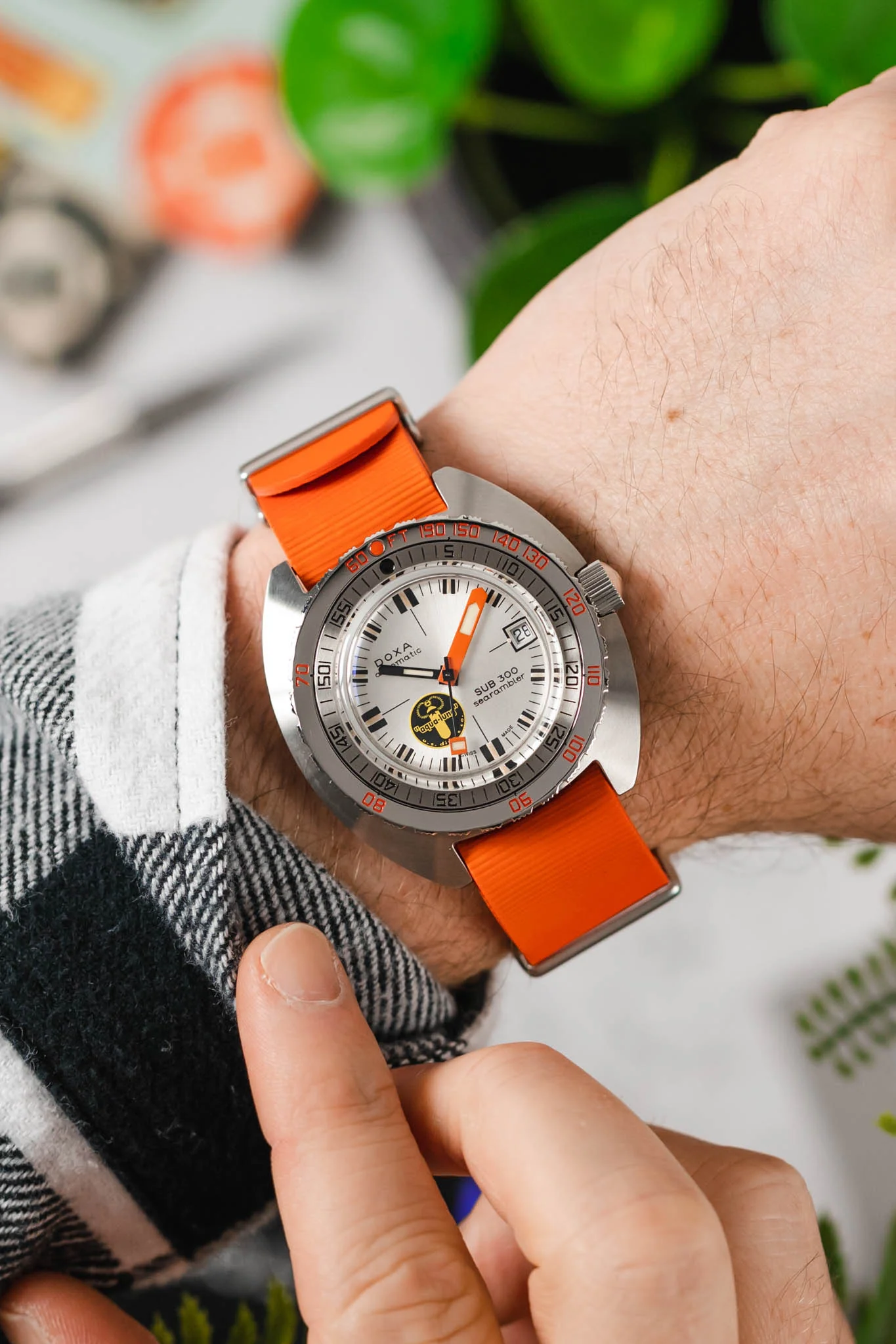 Bonetto Cinturini 328 Premium Rubber One-Piece Watch Strap in ORANGE - Image 2