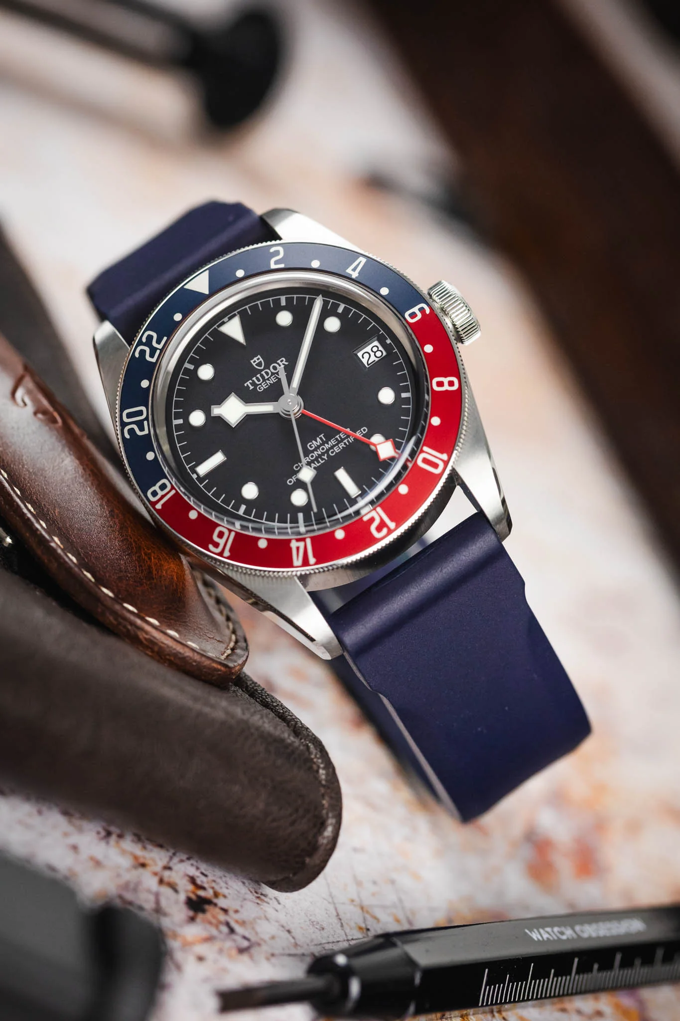 Bonetto Cinturini 317 Premium Rubber Watch Strap in DARK BLUE - Image 4