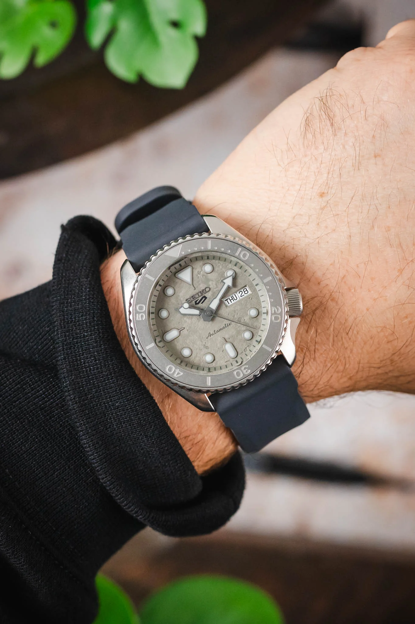 Bonetto Cinturini 317 Premium Rubber Watch Strap in DARK GREY - Image 2