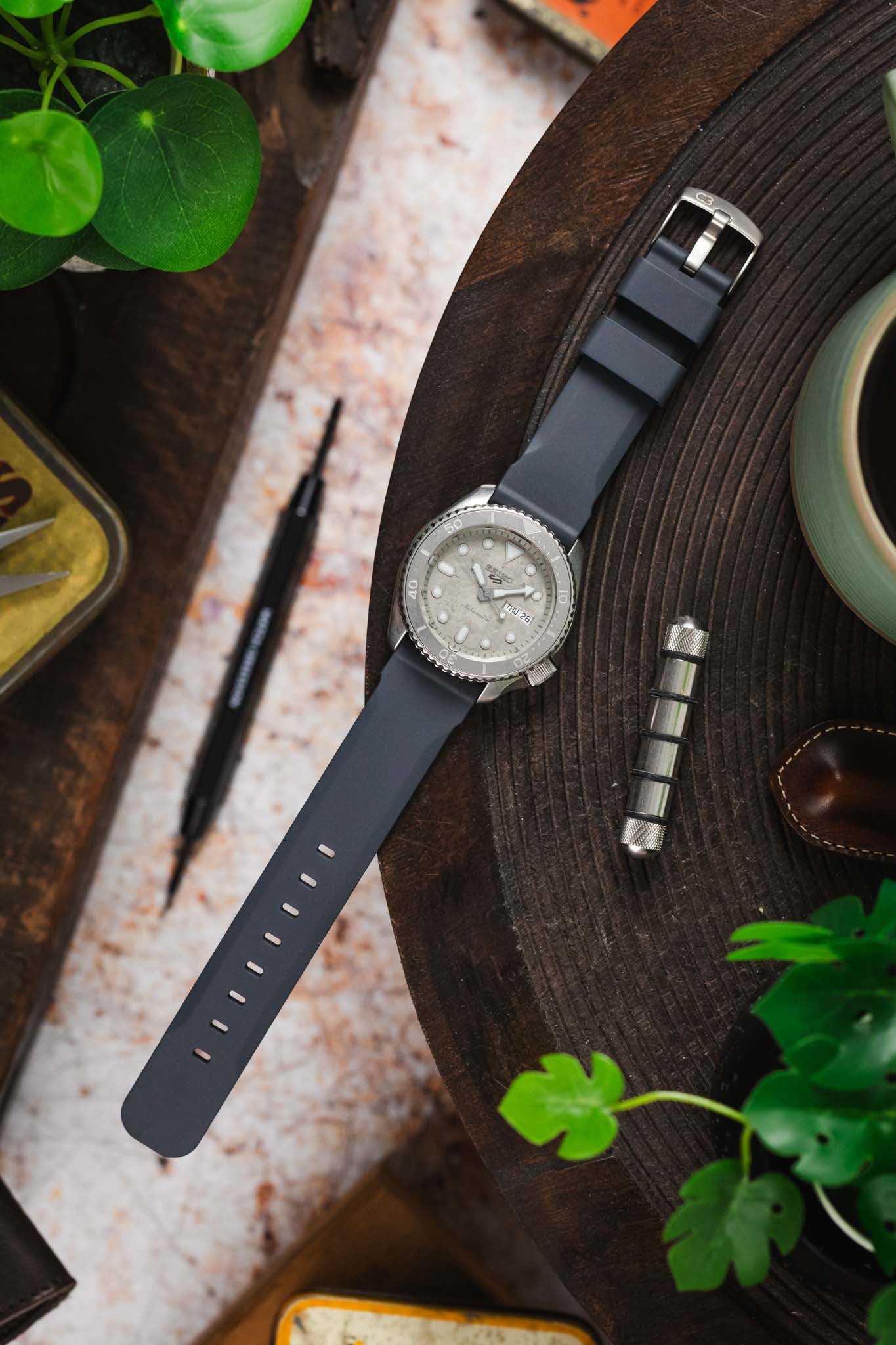 Bonetto Cinturini 317 Premium Rubber Watch Strap in DARK GREY - Image 9