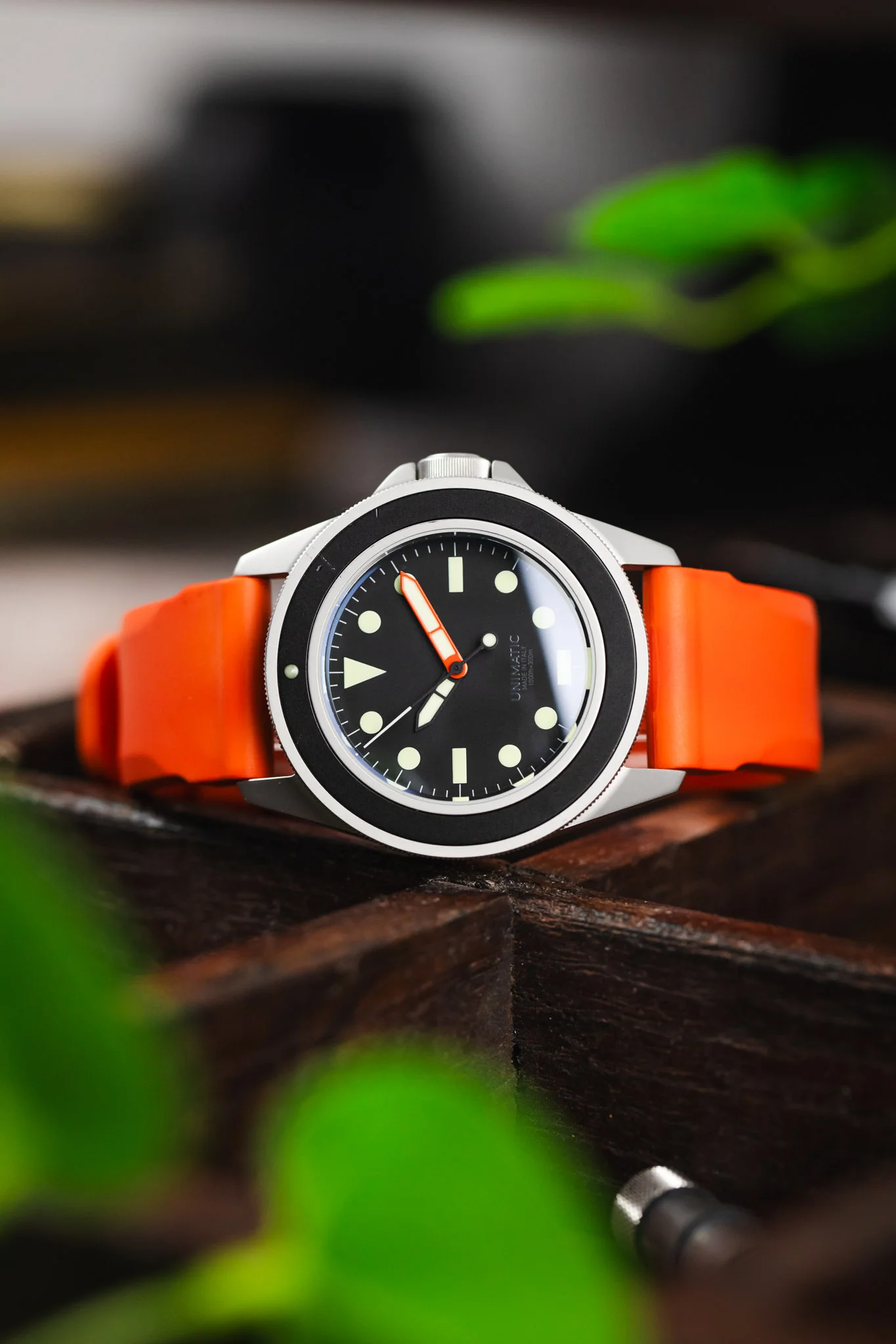 Bonetto Cinturini 317 Premium Rubber Watch Strap in ORANGE - Image 4