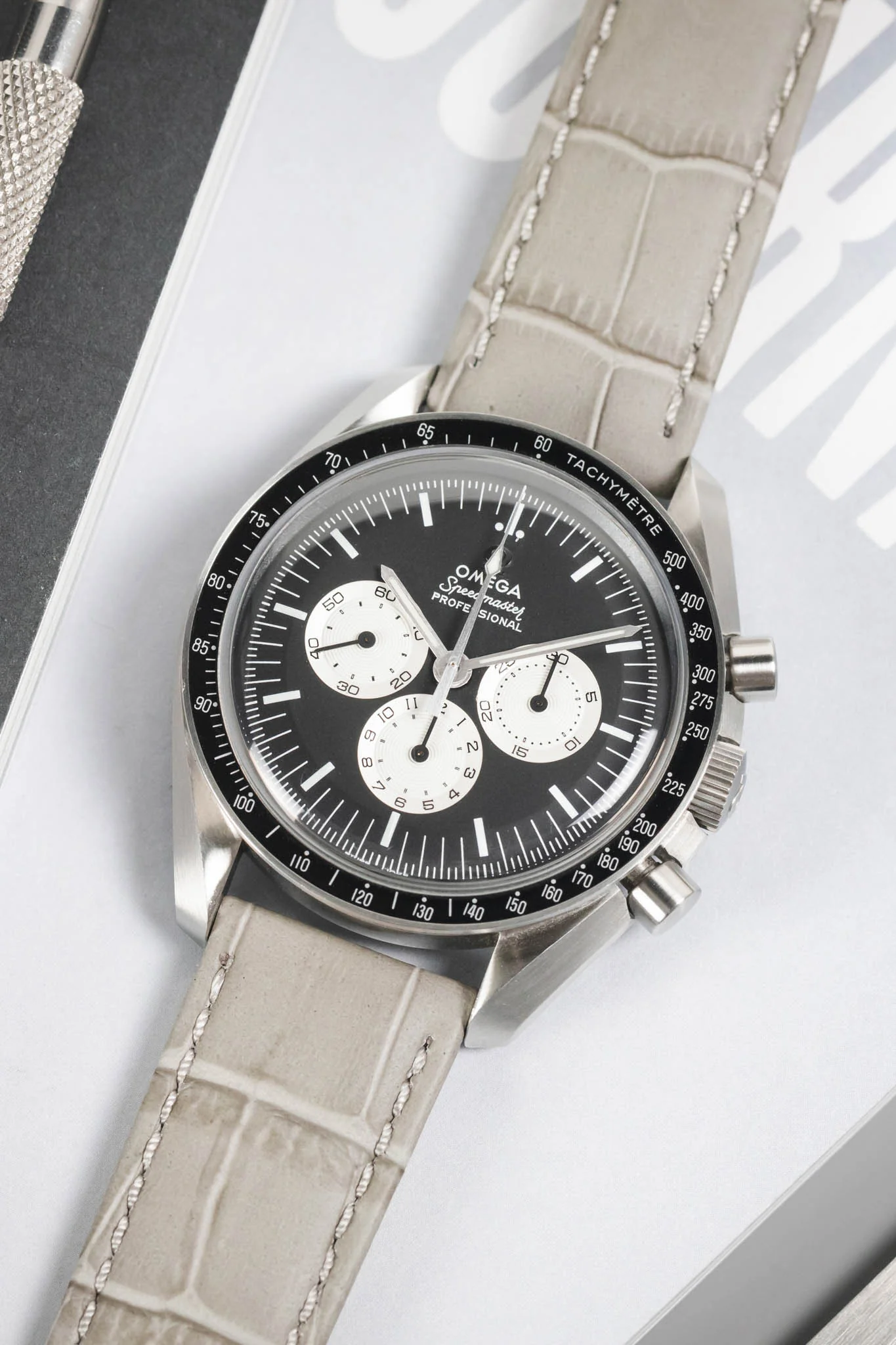 Morellato BOLLE Alligator-Embossed Calfskin Leather Watch Strap in LIGHT GREY - Image 4