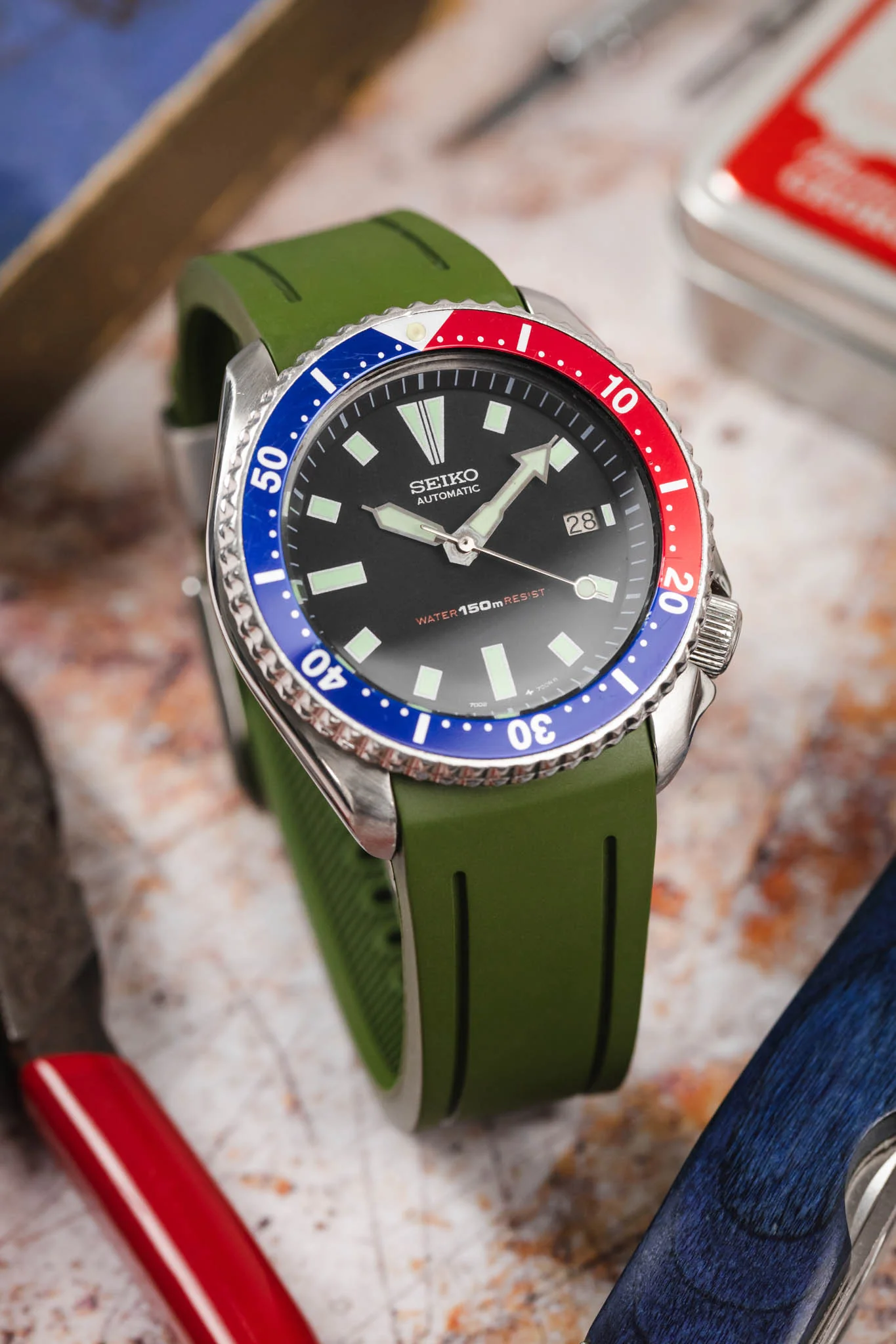 CRAFTER BLUE CB05 Rubber Watch Strap for Seiko SKX Series – GREEN with Steel Keeper - Image 4