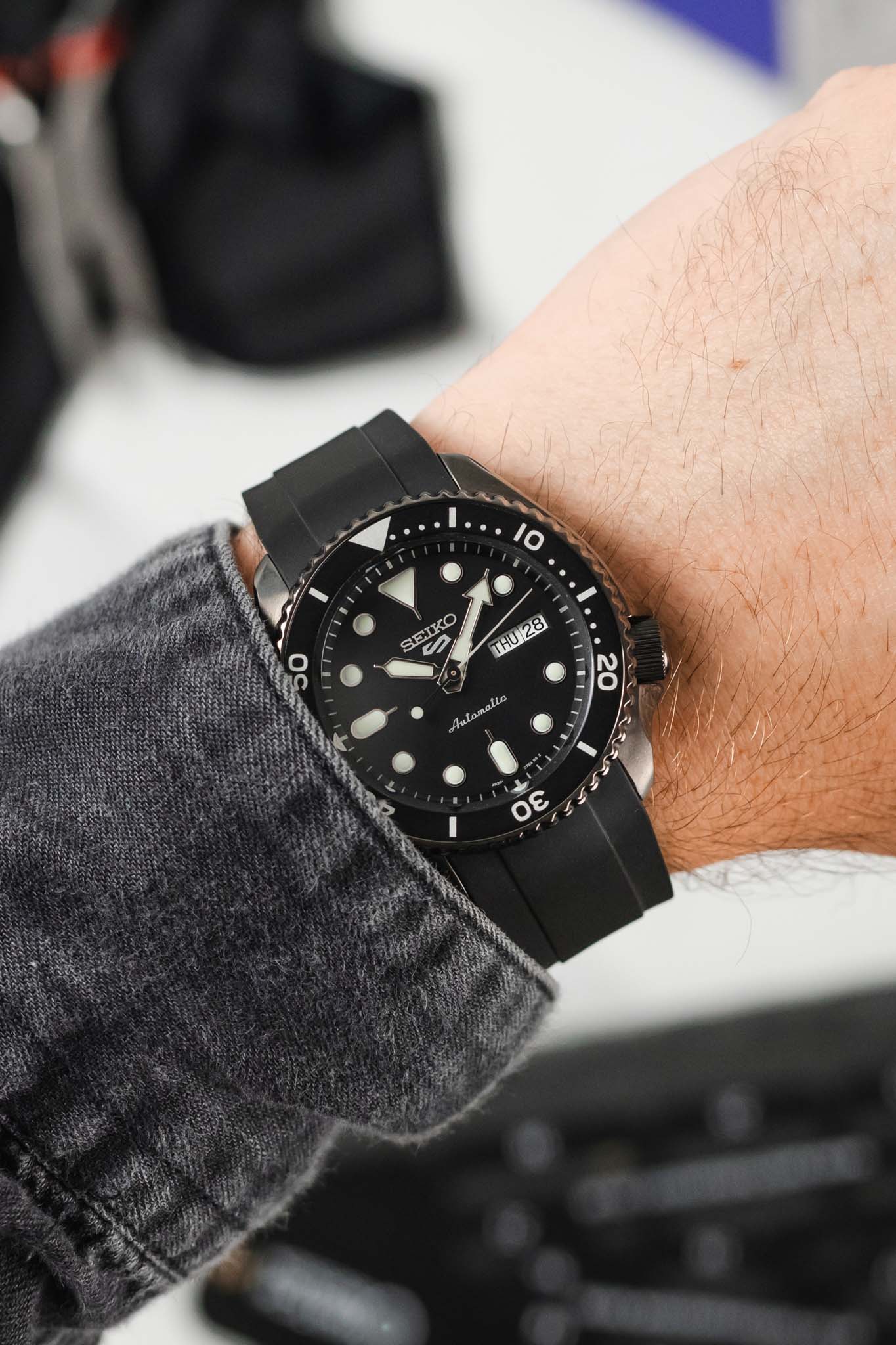 CRAFTER BLUE CB10-F FKM Rubber Watch Strap for Seiko SKX & 5 Sports Series – BLACK with Rubber & Steel Keepers - Image 2