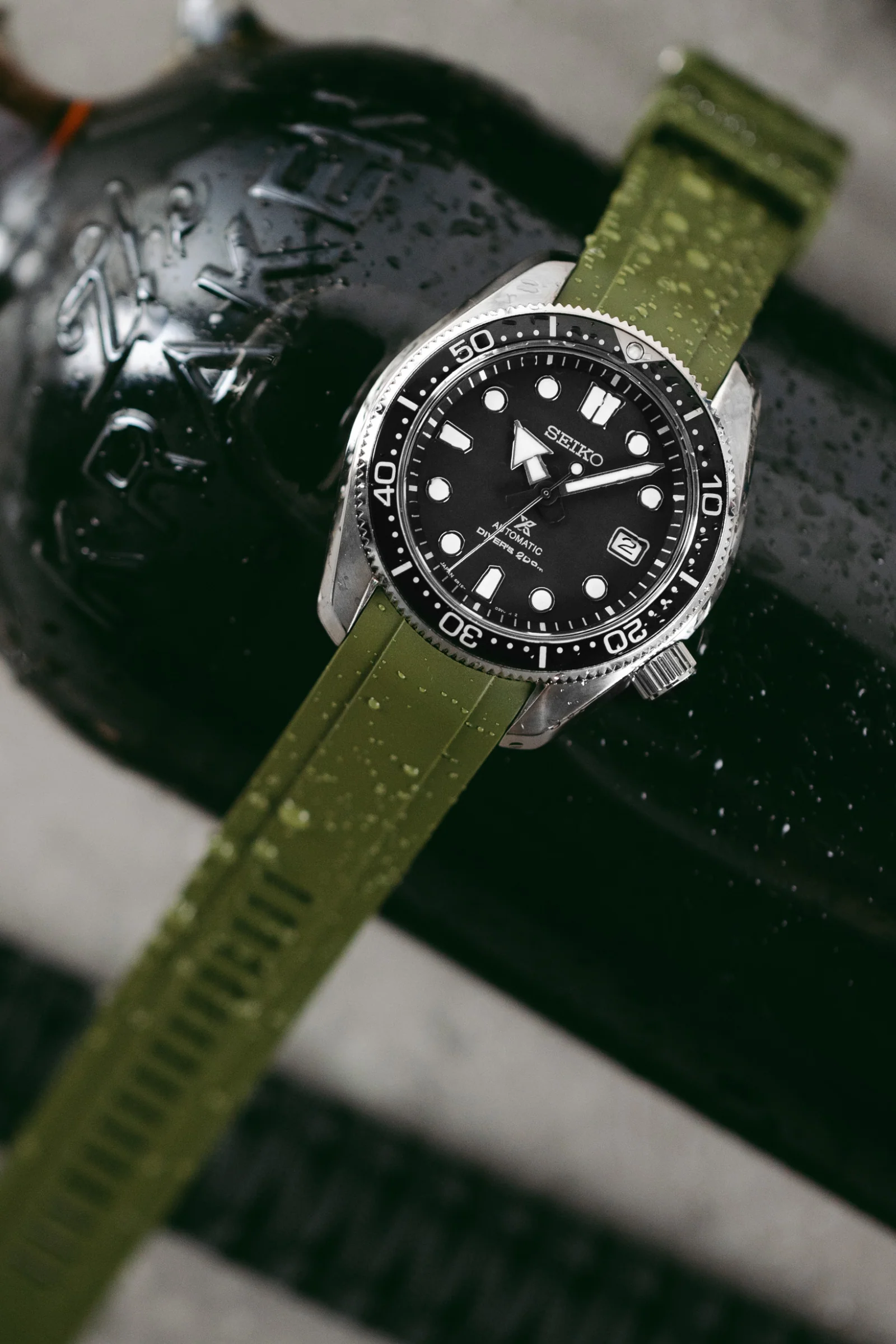 CRAFTER BLUE CB13 Rubber Watch Strap for Seiko MM200 Series – GREEN with Rubber Keepers - Image 2
