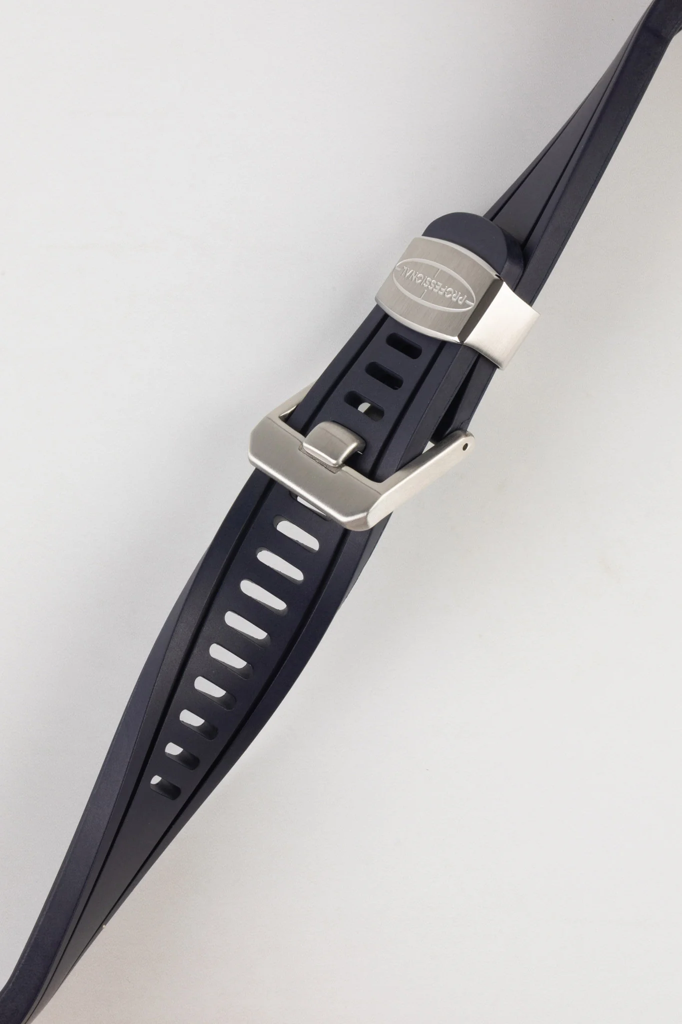 CRAFTER BLUE CB05 Rubber Watch Strap for Seiko SKX Series – NAVY BLUE with Steel Keeper - Image 5