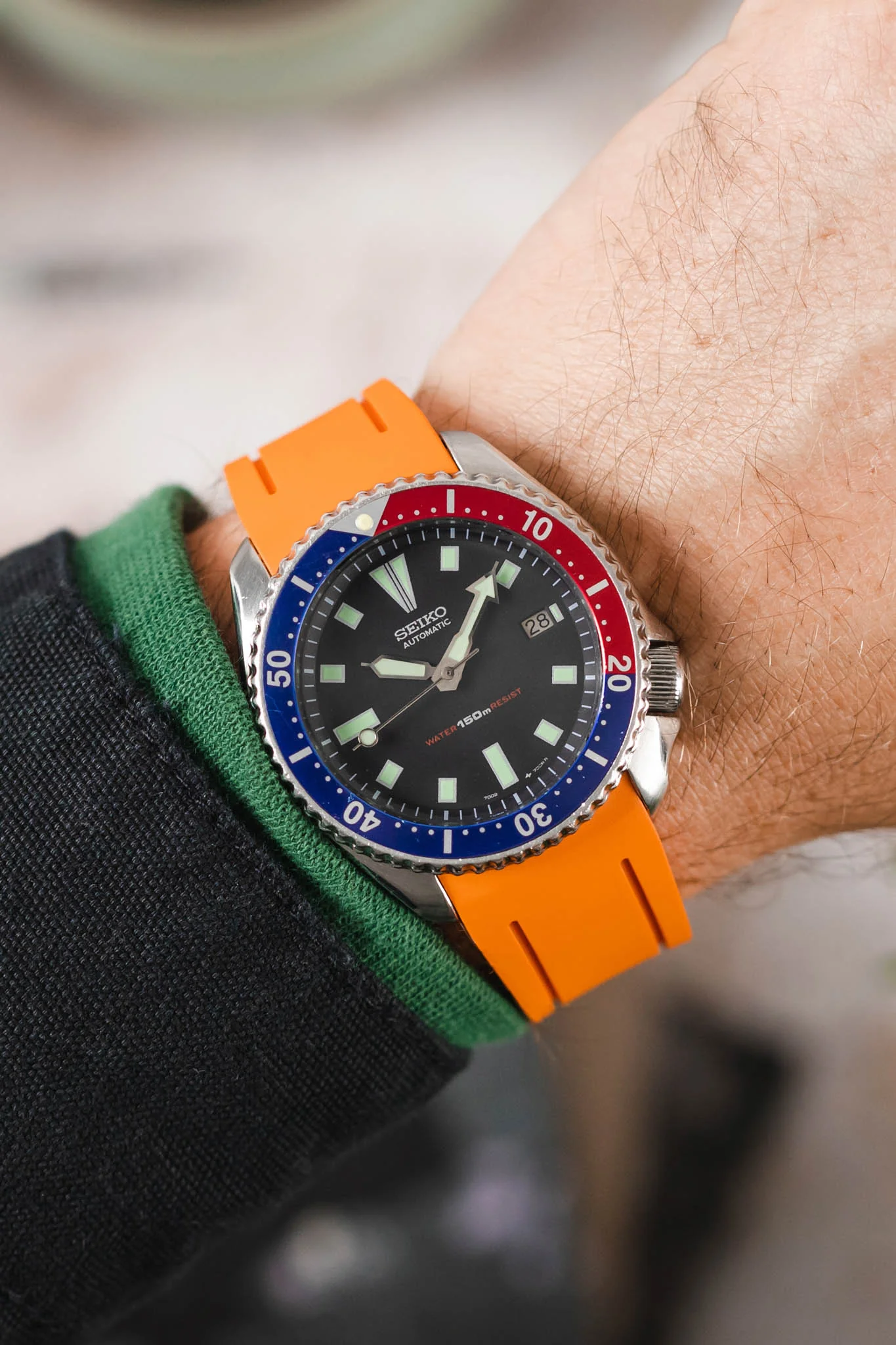 CRAFTER BLUE CB05 Rubber Watch Strap for Seiko SKX Series – ORANGE with Steel Keeper - Image 2