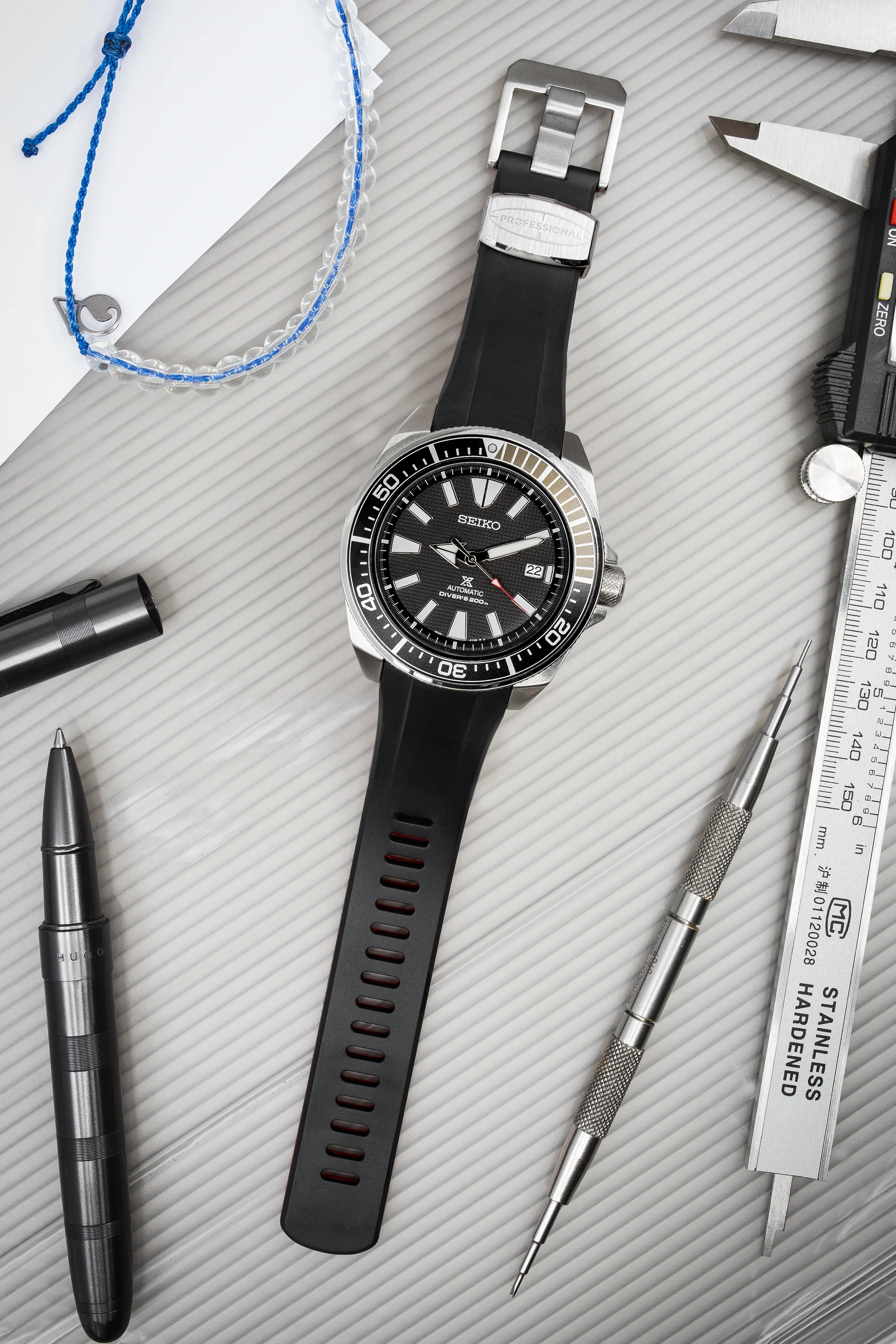 CRAFTER BLUE CB09 Rubber Watch Strap for Seiko "New" Samurai Series – BLACK & RED - Image 2