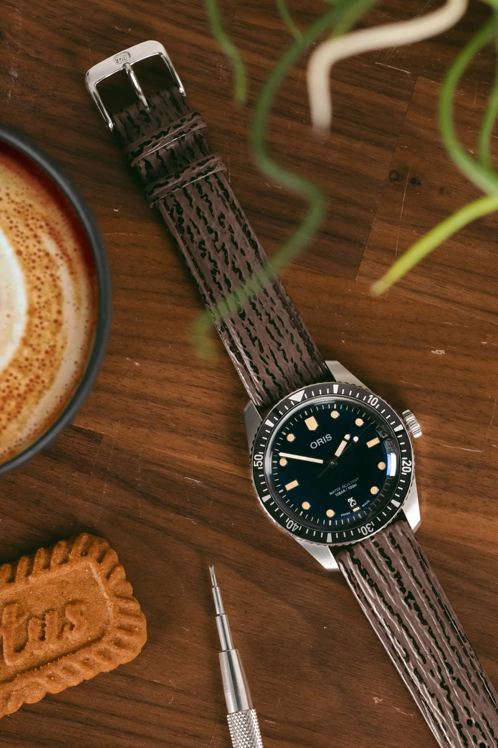 Di-Modell SHARKSKIN Waterproof Leather Watch Strap in BROWN - Image 2