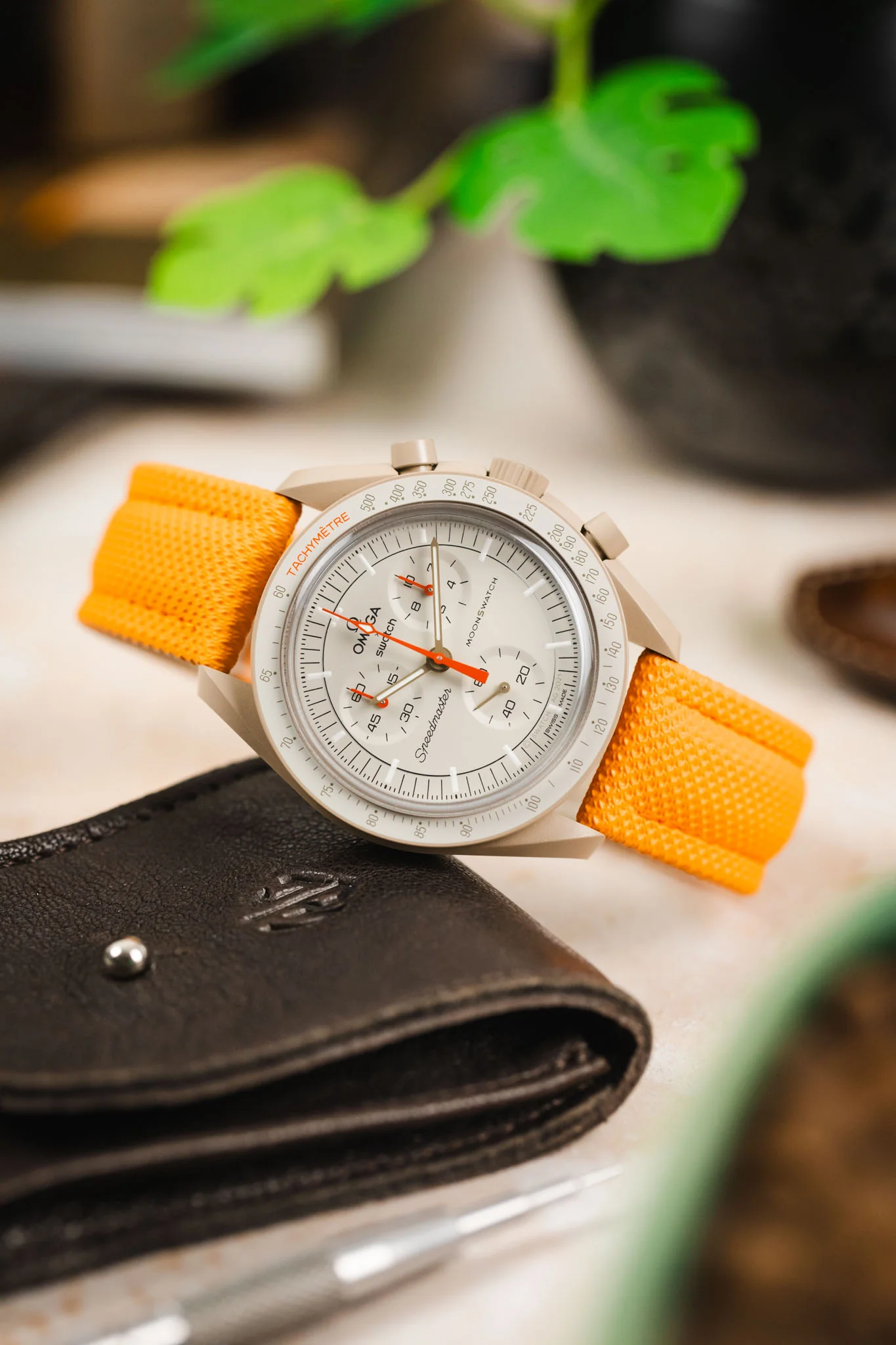 Di-Modell TRAVELLER PU Nylon Waterproof Watch Strap in ORANGE - Image 4