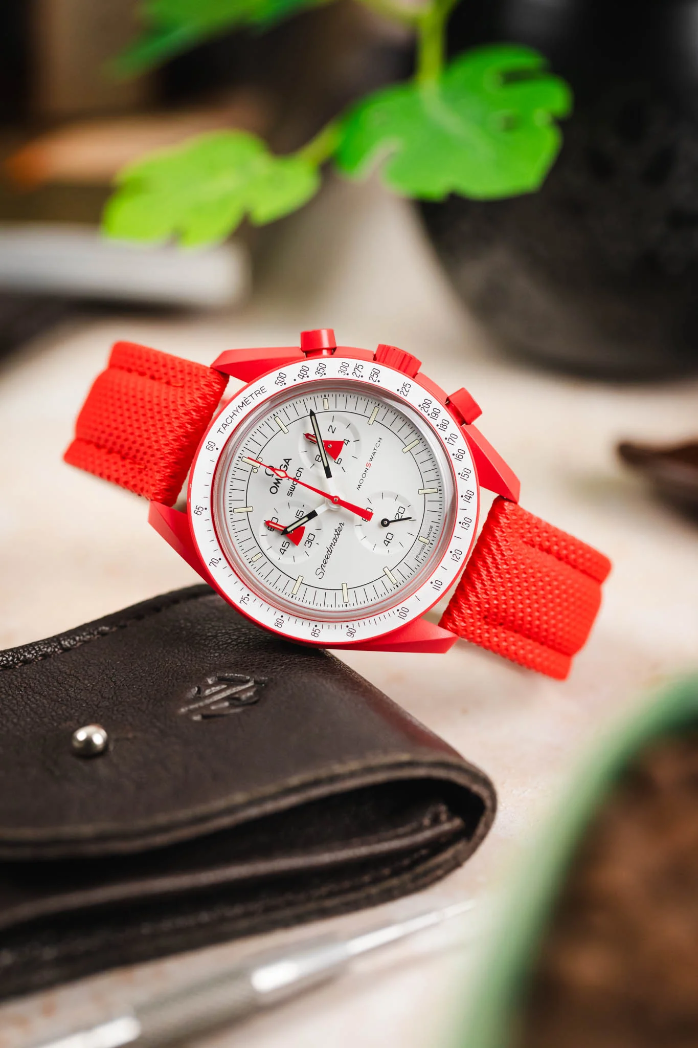 Di-Modell TRAVELLER PU Nylon Waterproof Watch Strap in RED - Image 4