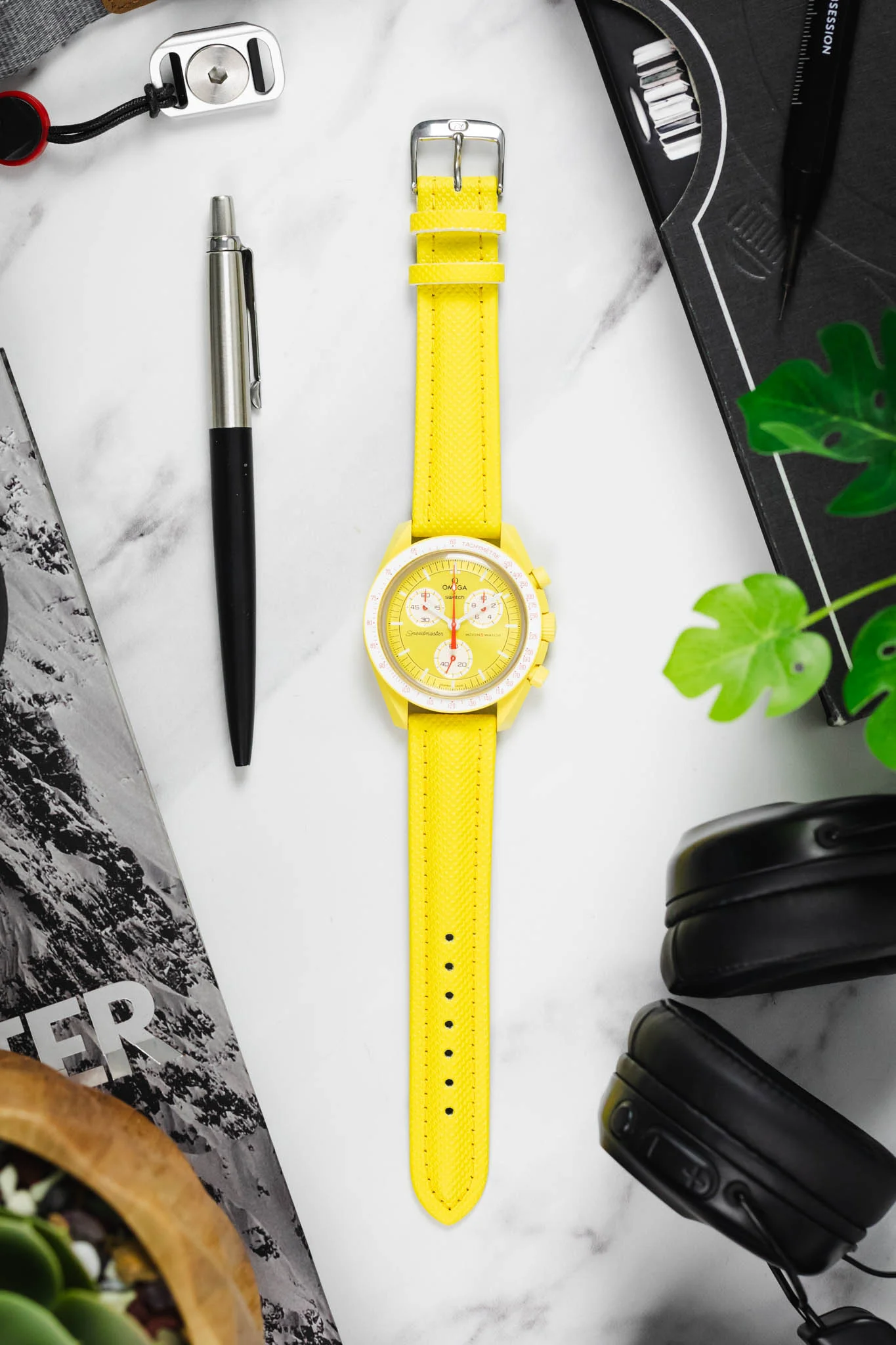 Di-Modell TRAVELLER PU Nylon Waterproof Watch Strap in YELLOW - Image 8