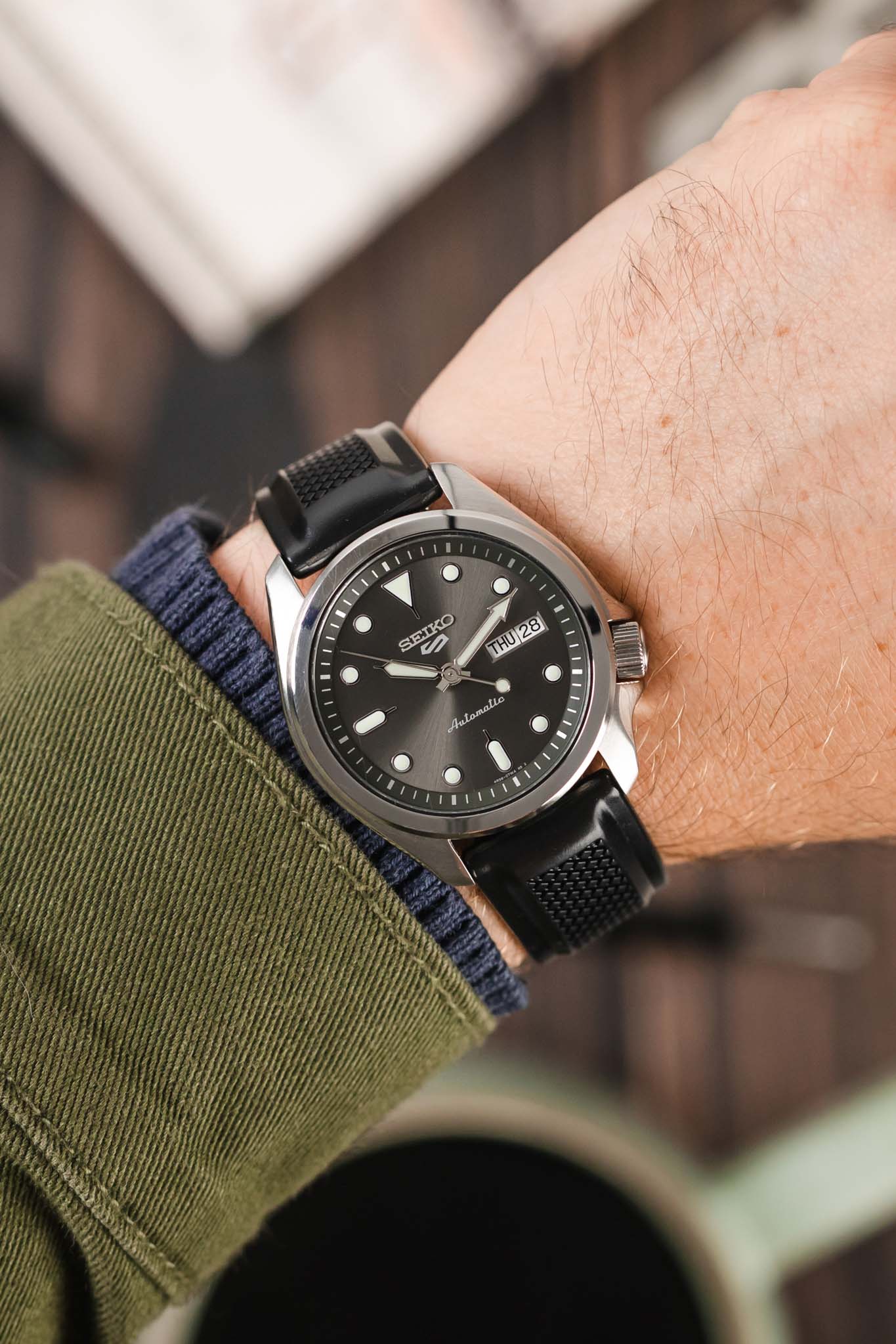 Hirsch ACCENT Natural Rubber Watch Strap in BLACK - Image 2
