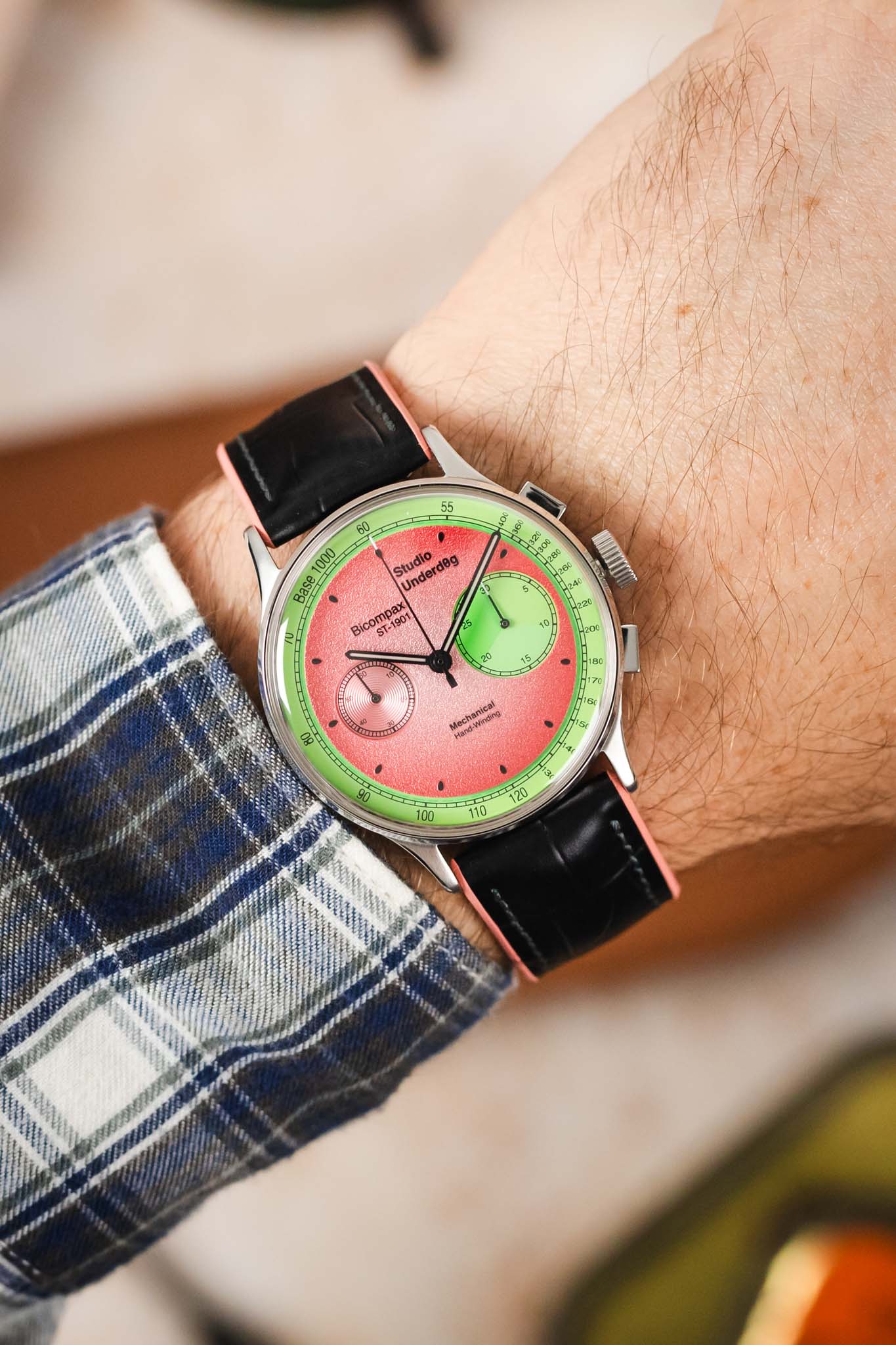 Hirsch ANDY Performance Watch Strap in BLACK & SALMON - Image 2