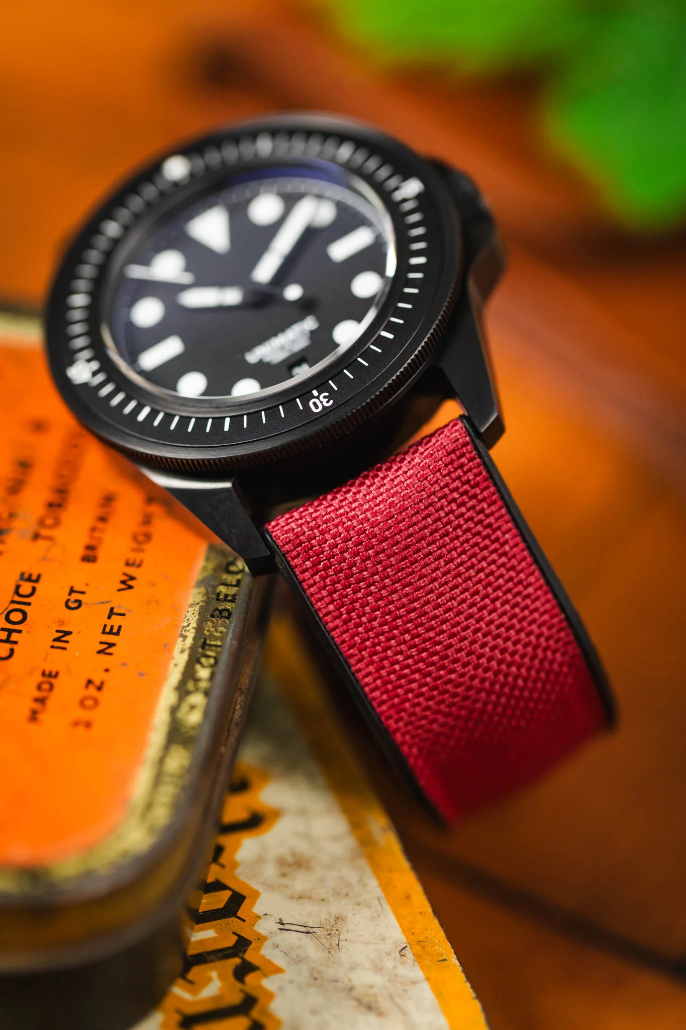 Hirsch ARNE Sailcloth Effect Performance Watch Strap - BURGUNDY - Image 6