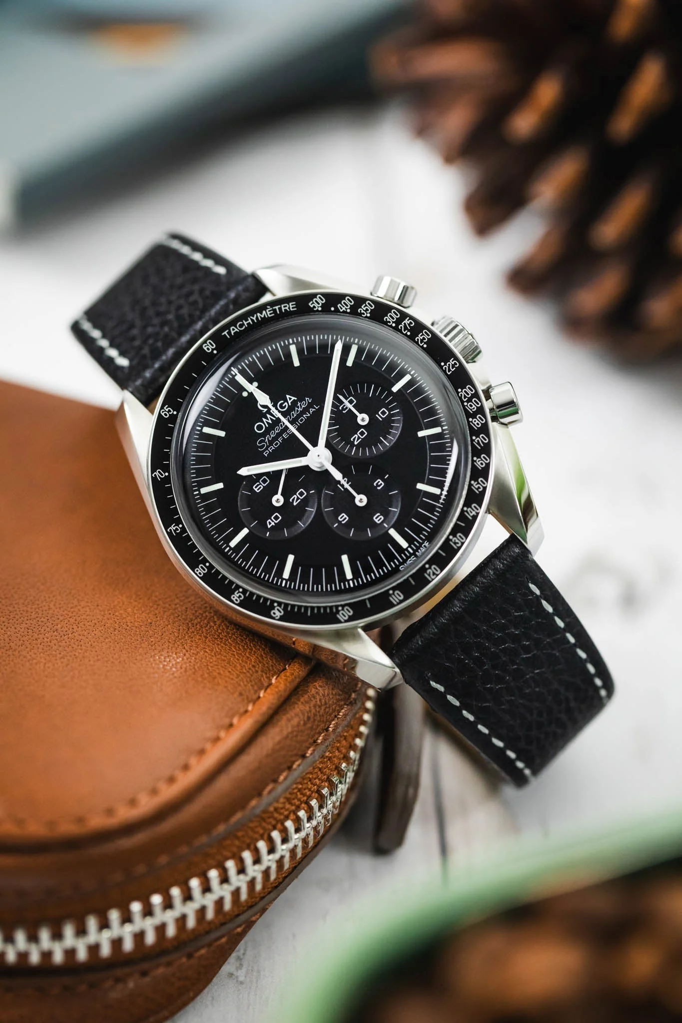 Hirsch BOLOGNA Quick-Release French-Style Textured Leather Watch Strap in BLACK - Image 4