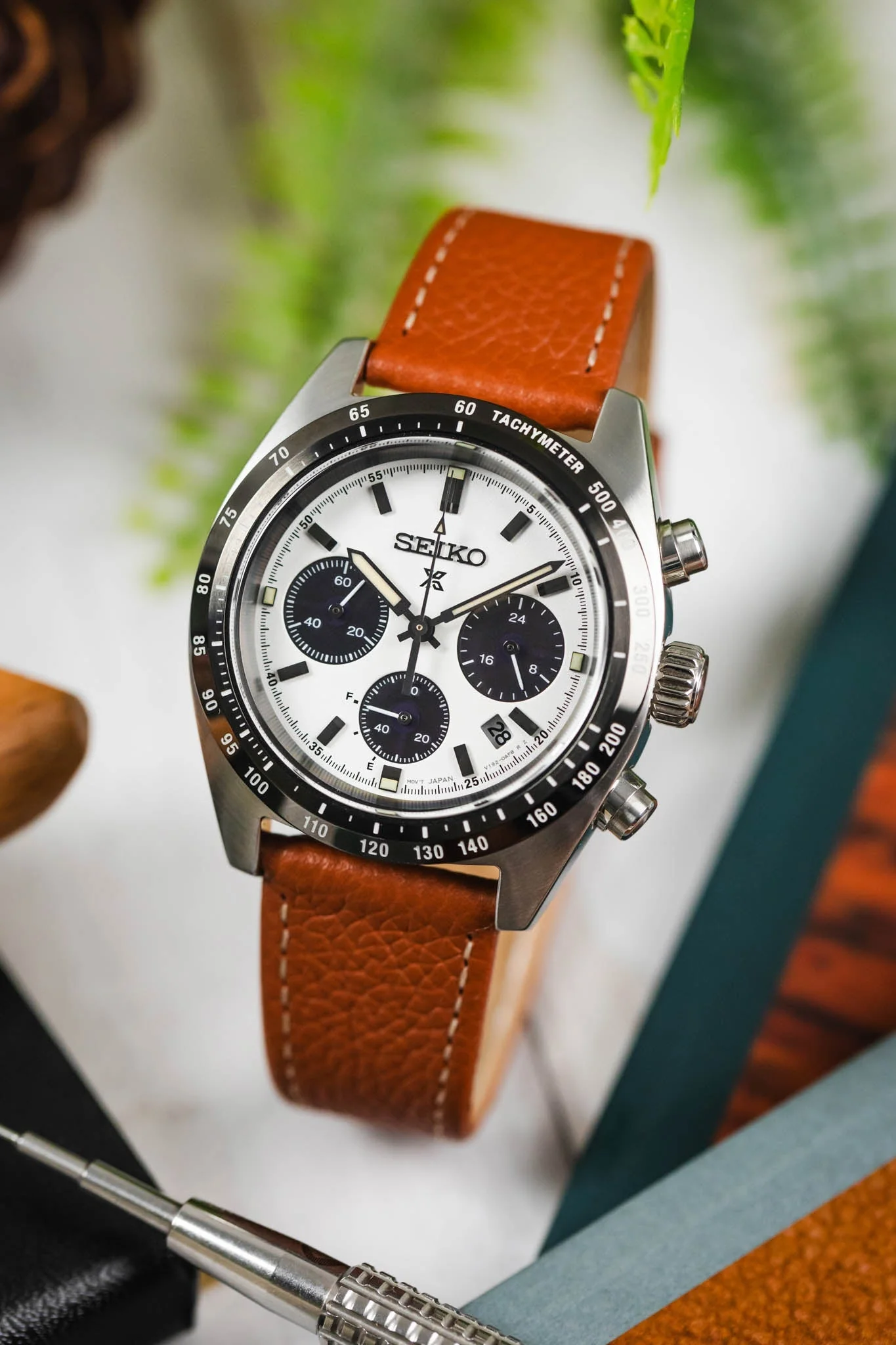 Hirsch BOLOGNA Quick-Release French-Style Textured Leather Watch Strap in GOLD BROWN - Image 4