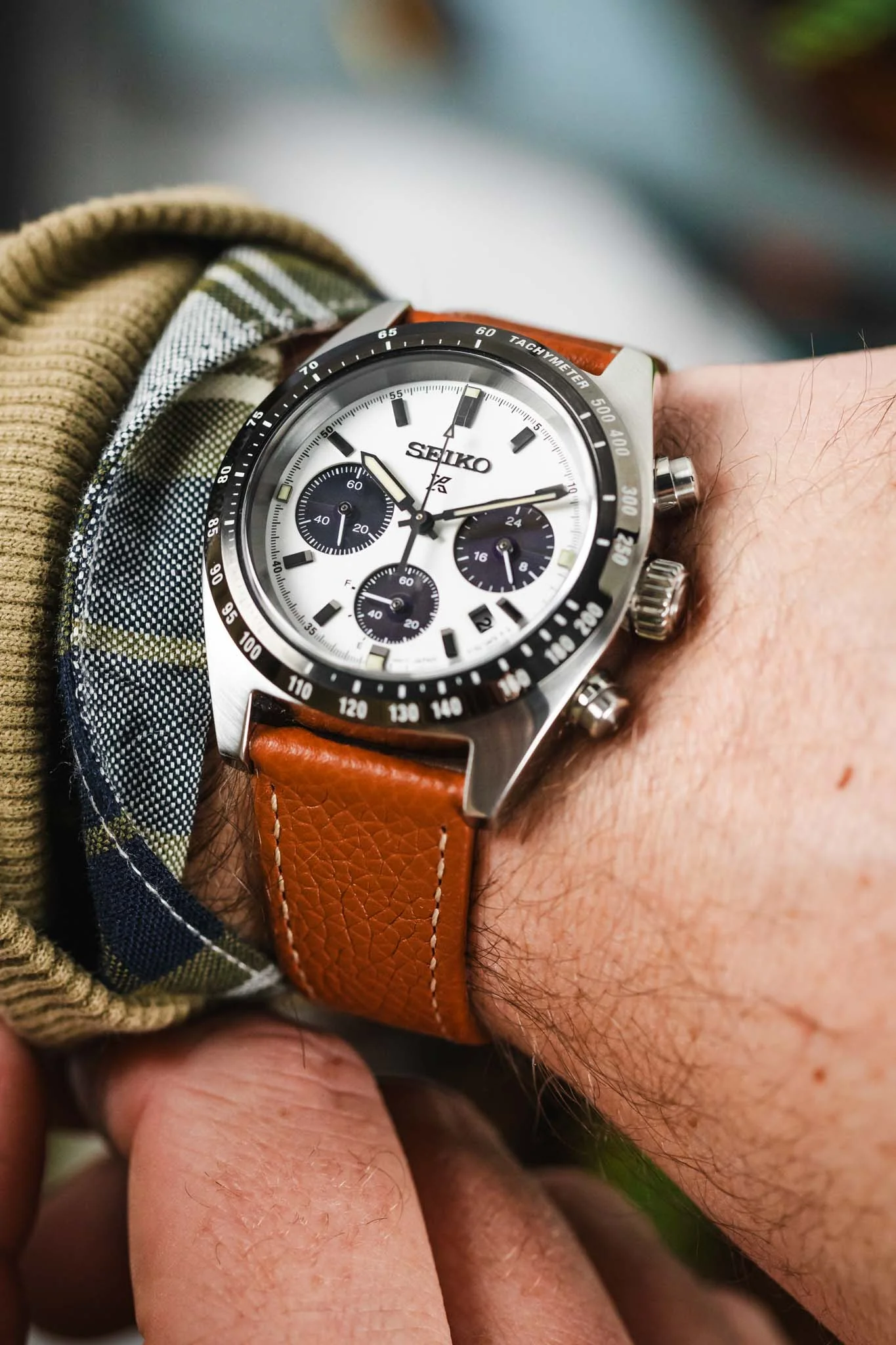 Hirsch BOLOGNA Quick-Release French-Style Textured Leather Watch Strap in GOLD BROWN - Image 6