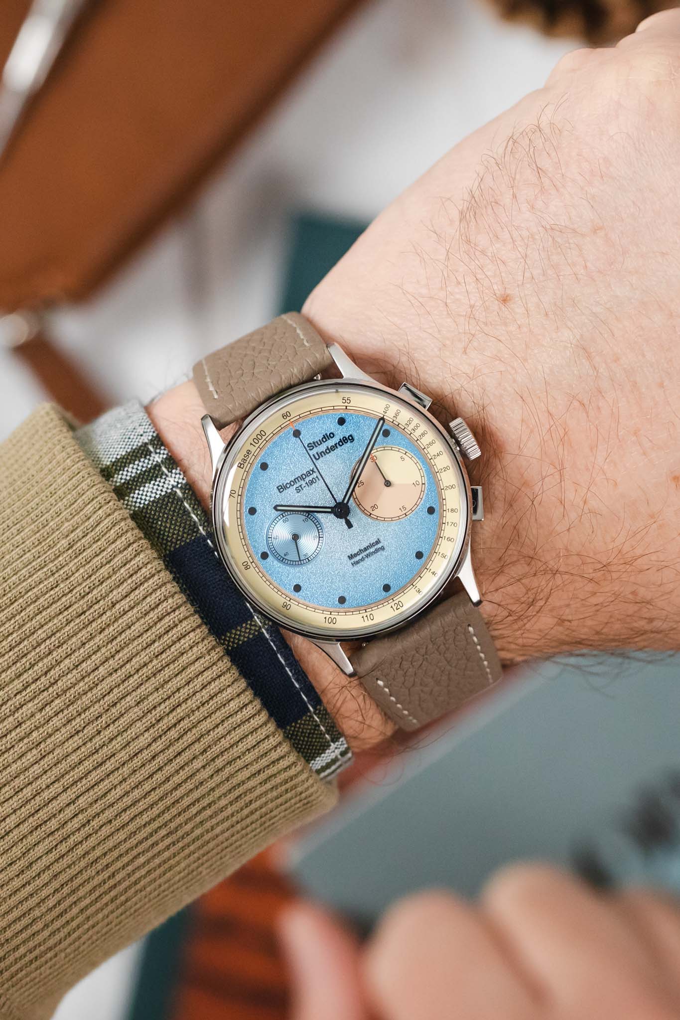 Hirsch BOLOGNA Quick-Release French-Style Textured Leather Watch Strap in TAUPE - Image 2