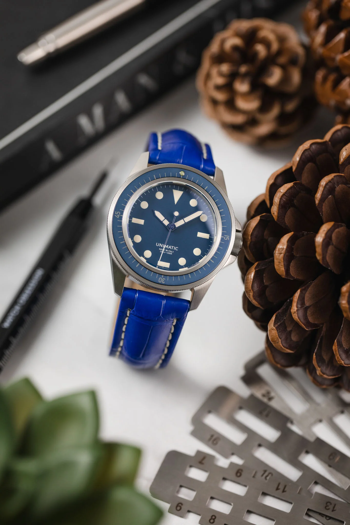Hirsch CAPITANO Padded Alligator Leather Water-Resistant Watch Strap in ROYAL BLUE - Image 4