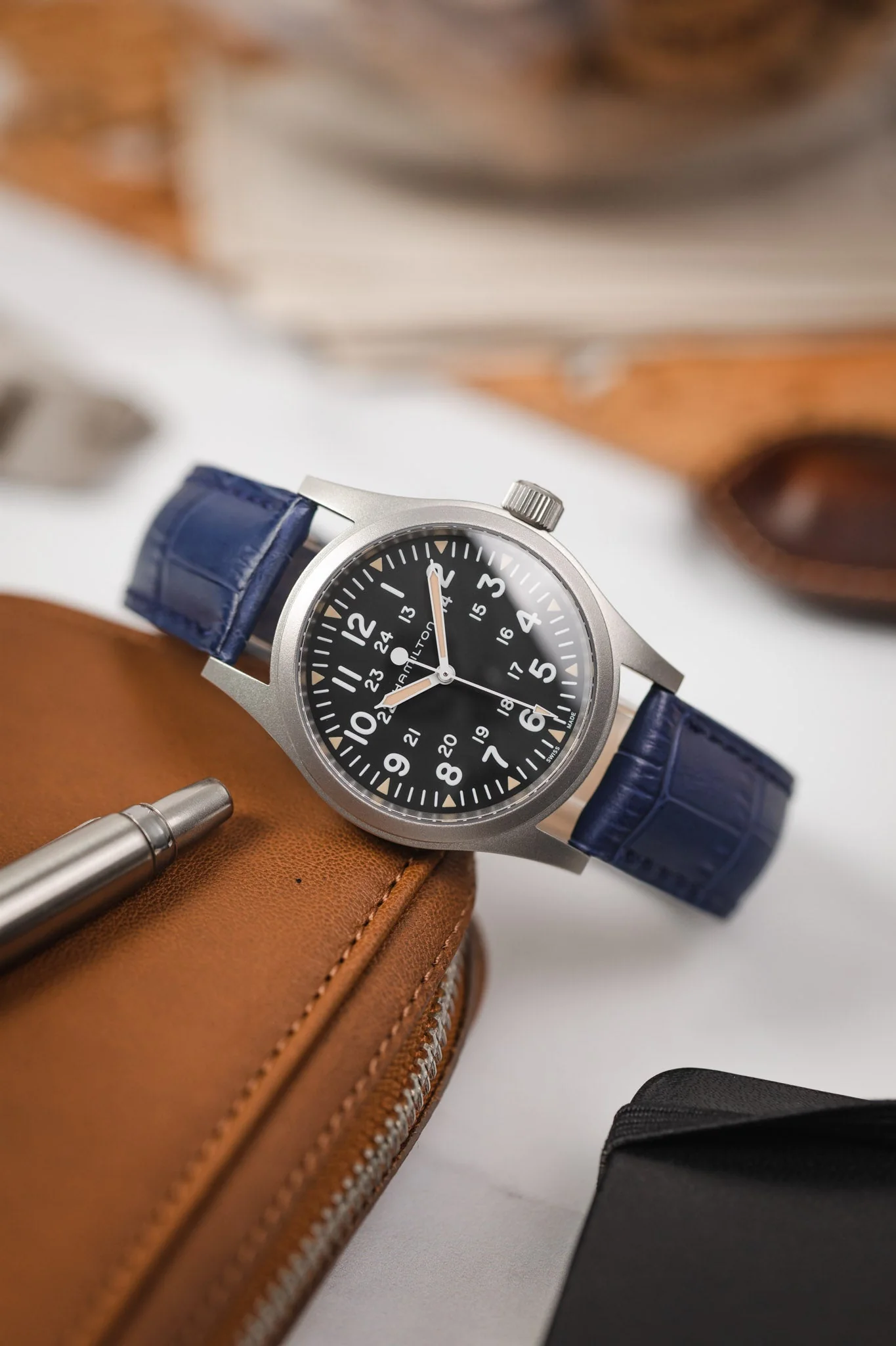 Hirsch DUKE Quick-Release Alligator Embossed Leather Watch Strap in BLUE - Image 4