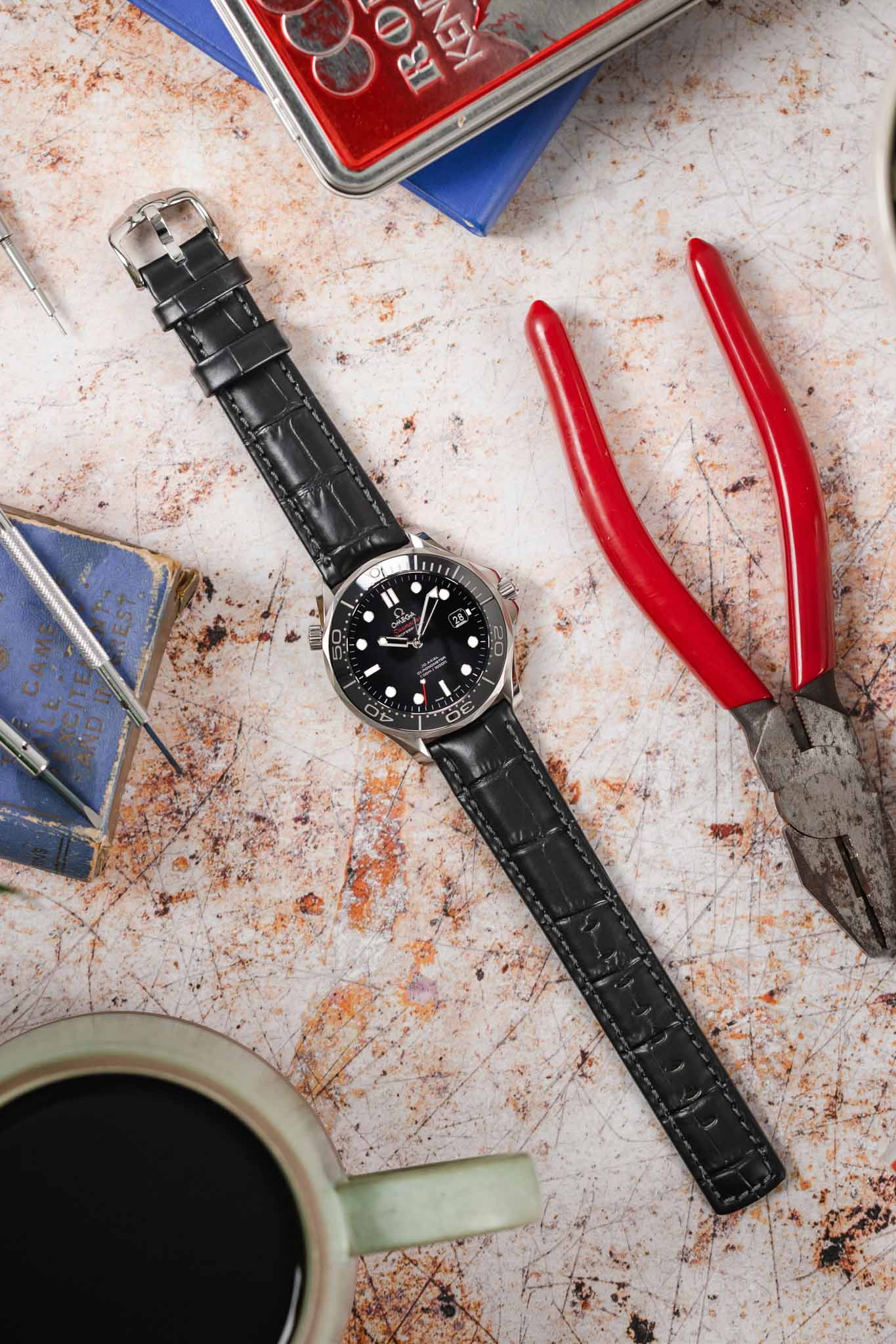 Hirsch GRAND DUKE Water-Resistant Alligator Embossed Sport Watch Strap in BLACK - Image 6