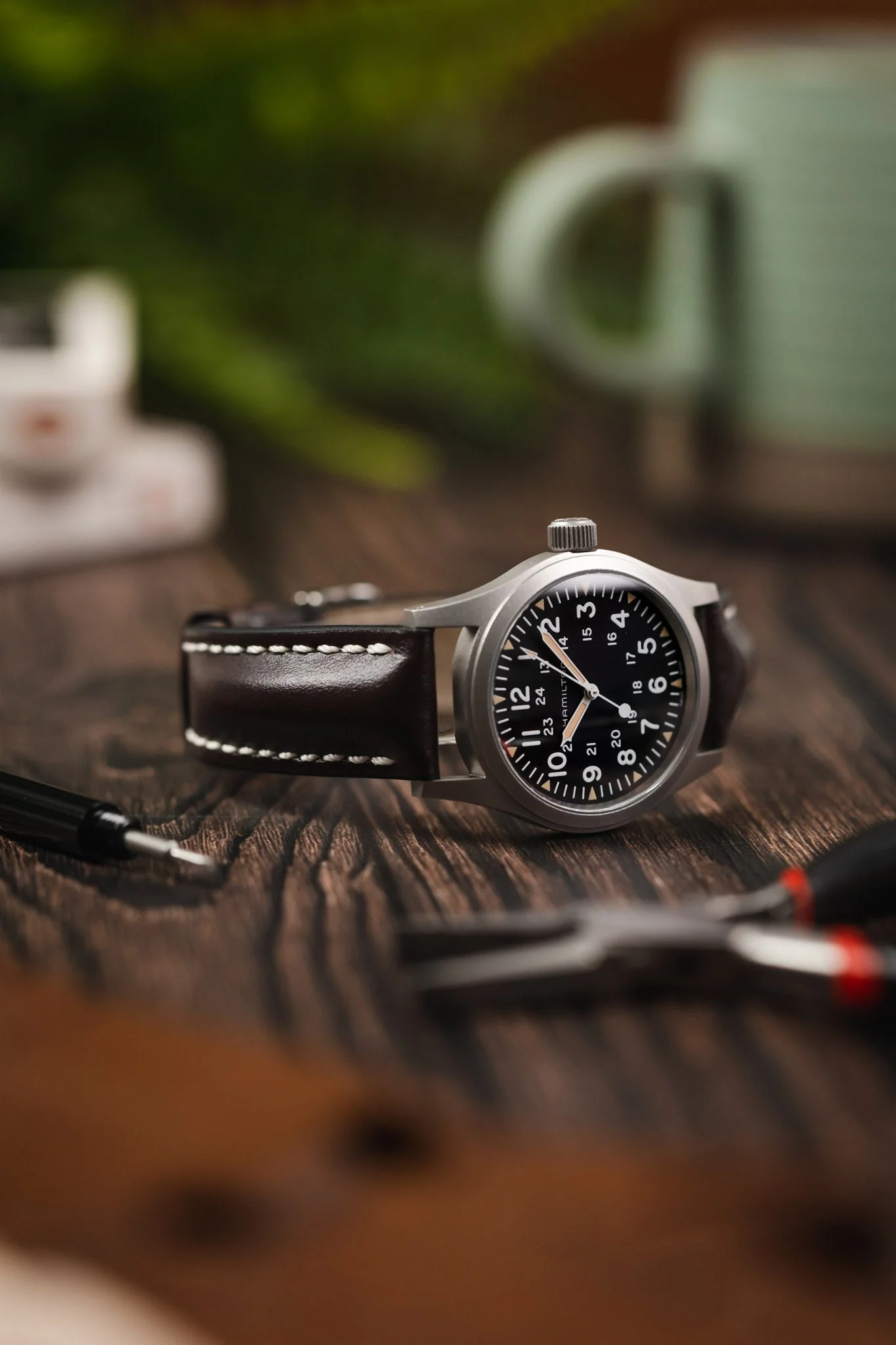 Hirsch HEAVY CALF Water-Resistant Calf Leather Watch Strap in BROWN - Image 4