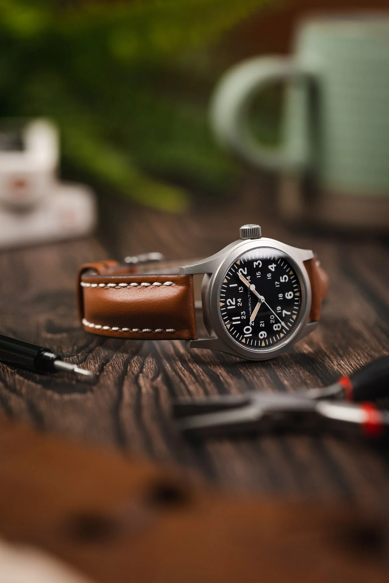 Hirsch HEAVY CALF Water-Resistant Calf Leather Watch Strap in GOLD BROWN - Image 4