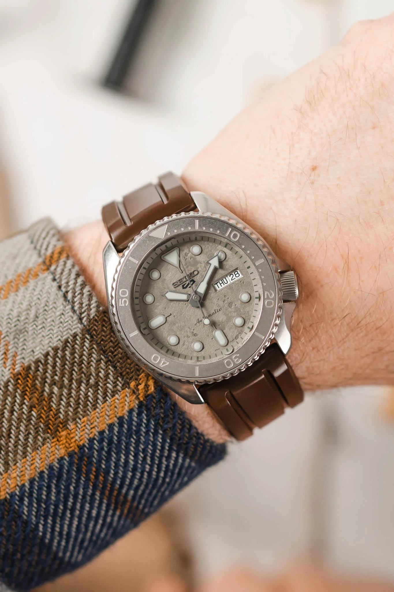Hirsch HEVEA Natural Rubber Waterproof Watch Strap in BROWN - Image 2
