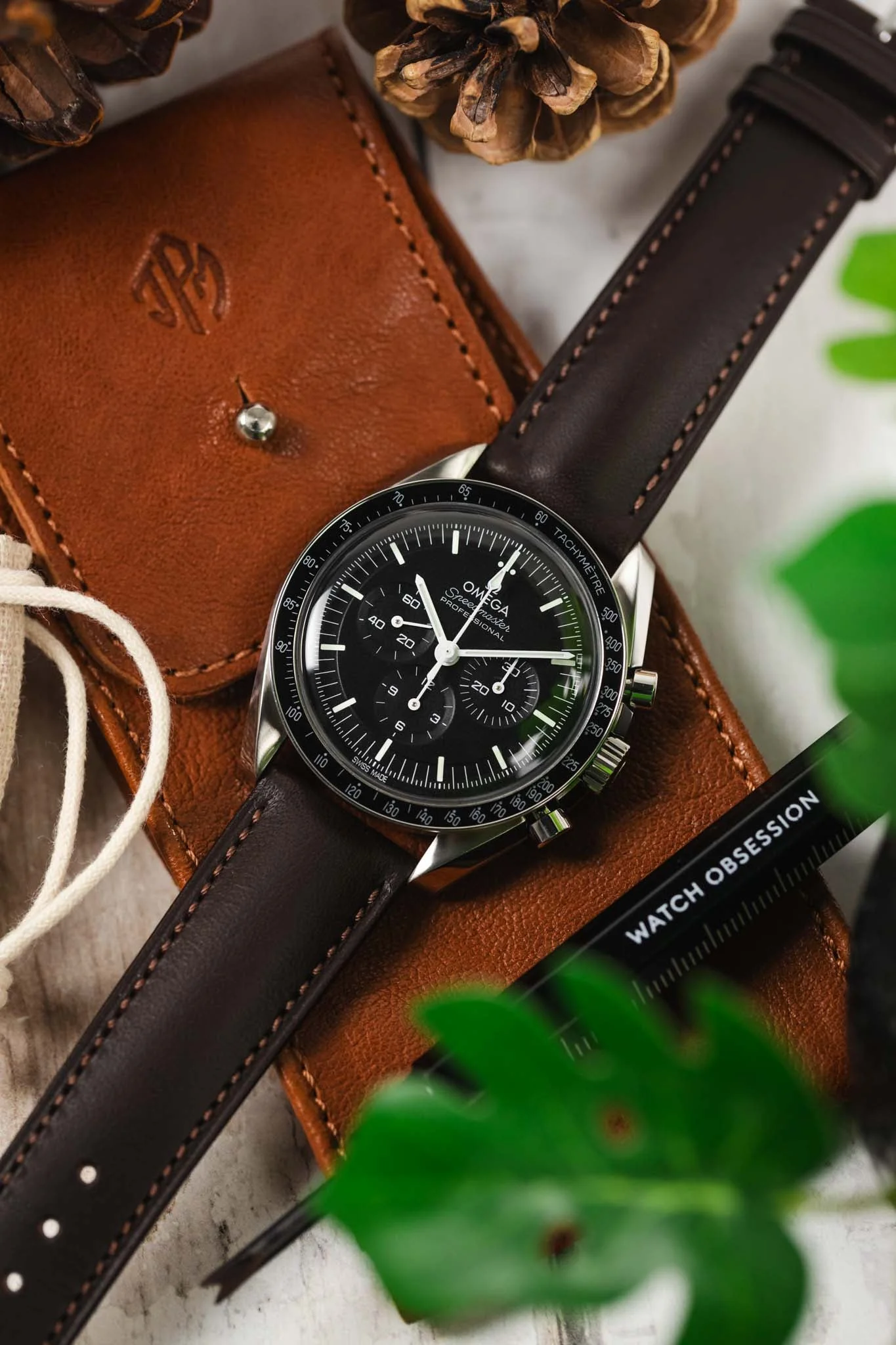 Hirsch KENT Textured Natural Leather Watch Strap in BROWN - Image 4