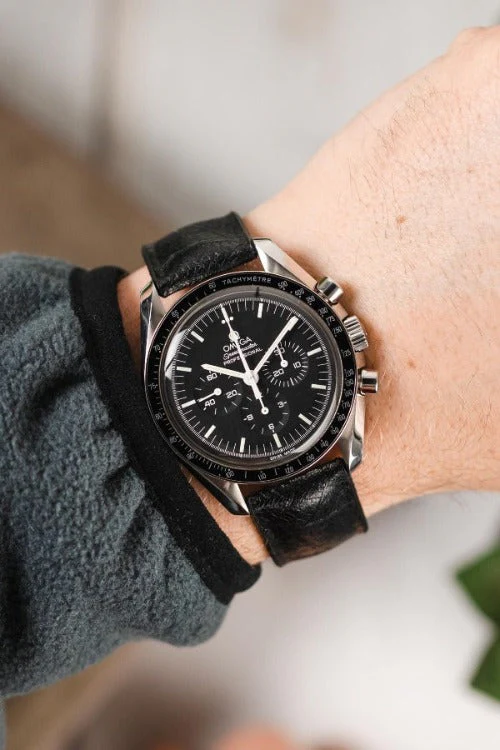 Hirsch LEAF Vegan Performance Rubber Watch Strap in BLACK - Image 2