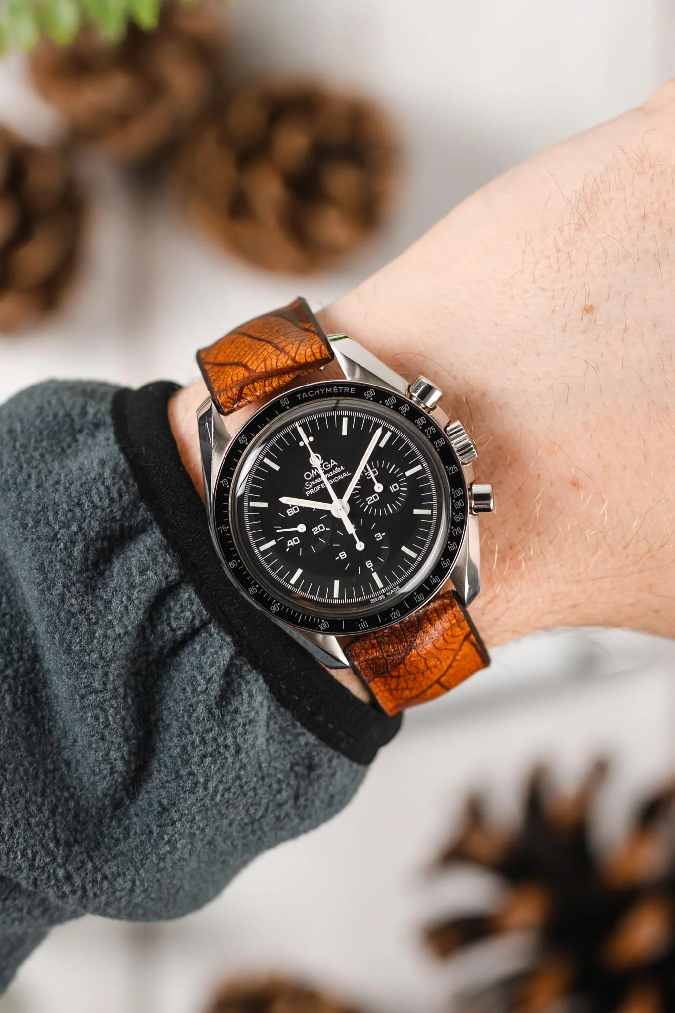 Hirsch LEAF Vegan Performance Rubber Watch Strap in BROWN - Image 2