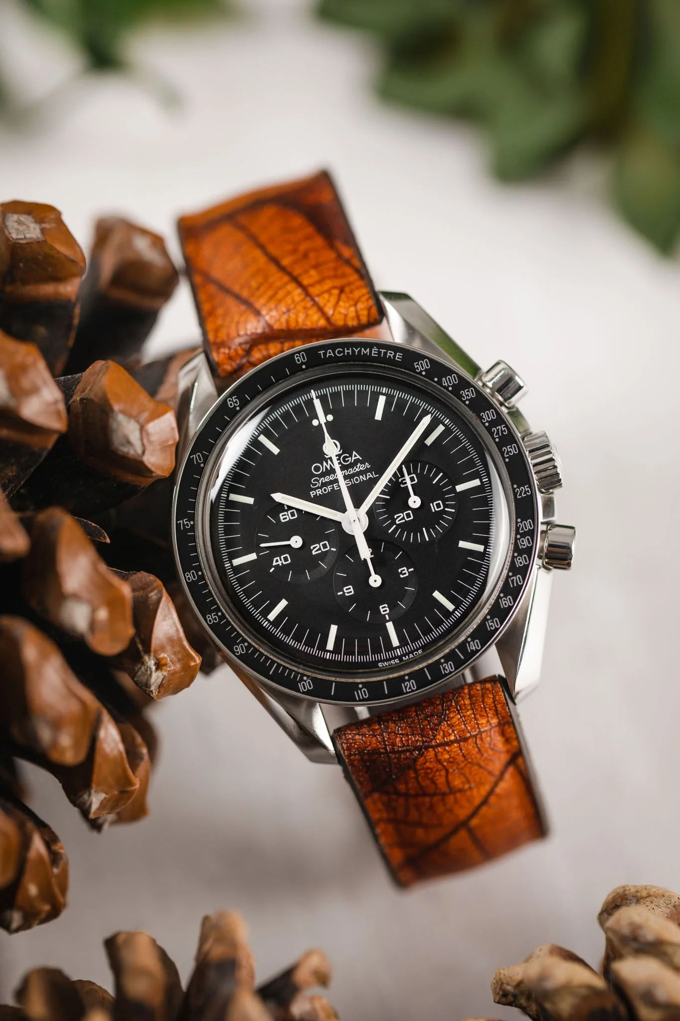 Hirsch LEAF Vegan Performance Rubber Watch Strap in BROWN - Image 4