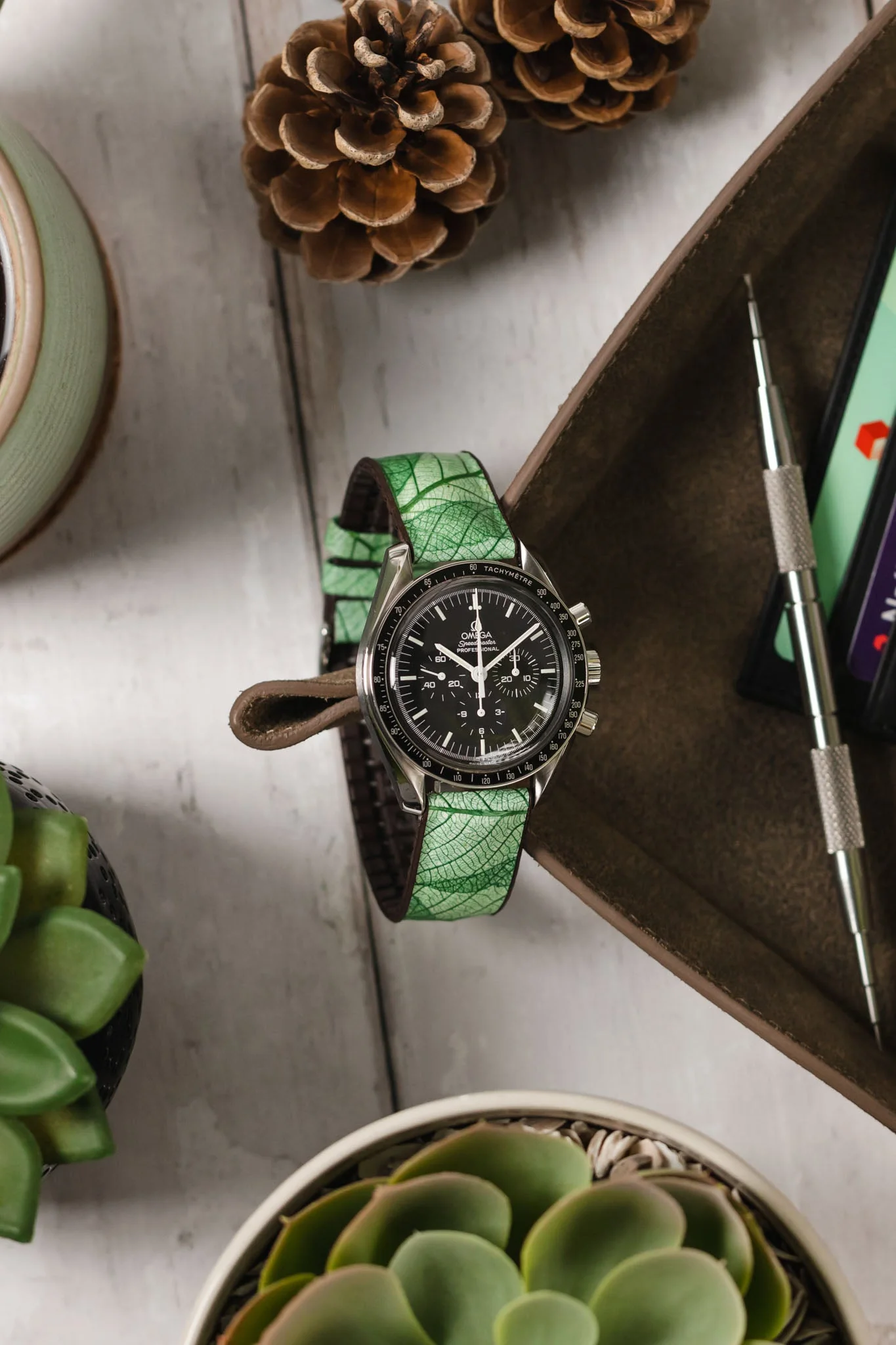 Hirsch LEAF Vegan Performance Rubber Watch Strap in GREEN - Image 13