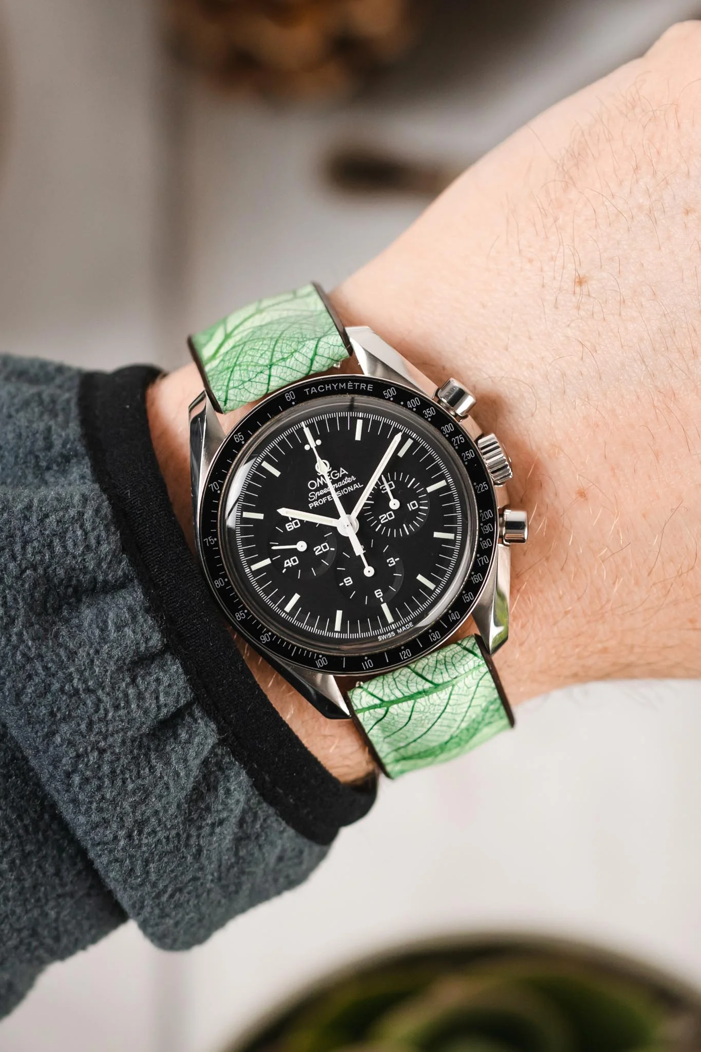 Hirsch LEAF Vegan Performance Rubber Watch Strap in GREEN - Image 2