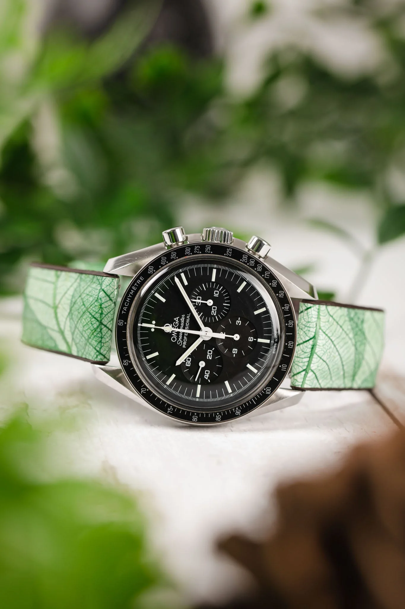 Hirsch LEAF Vegan Performance Rubber Watch Strap in GREEN - Image 4