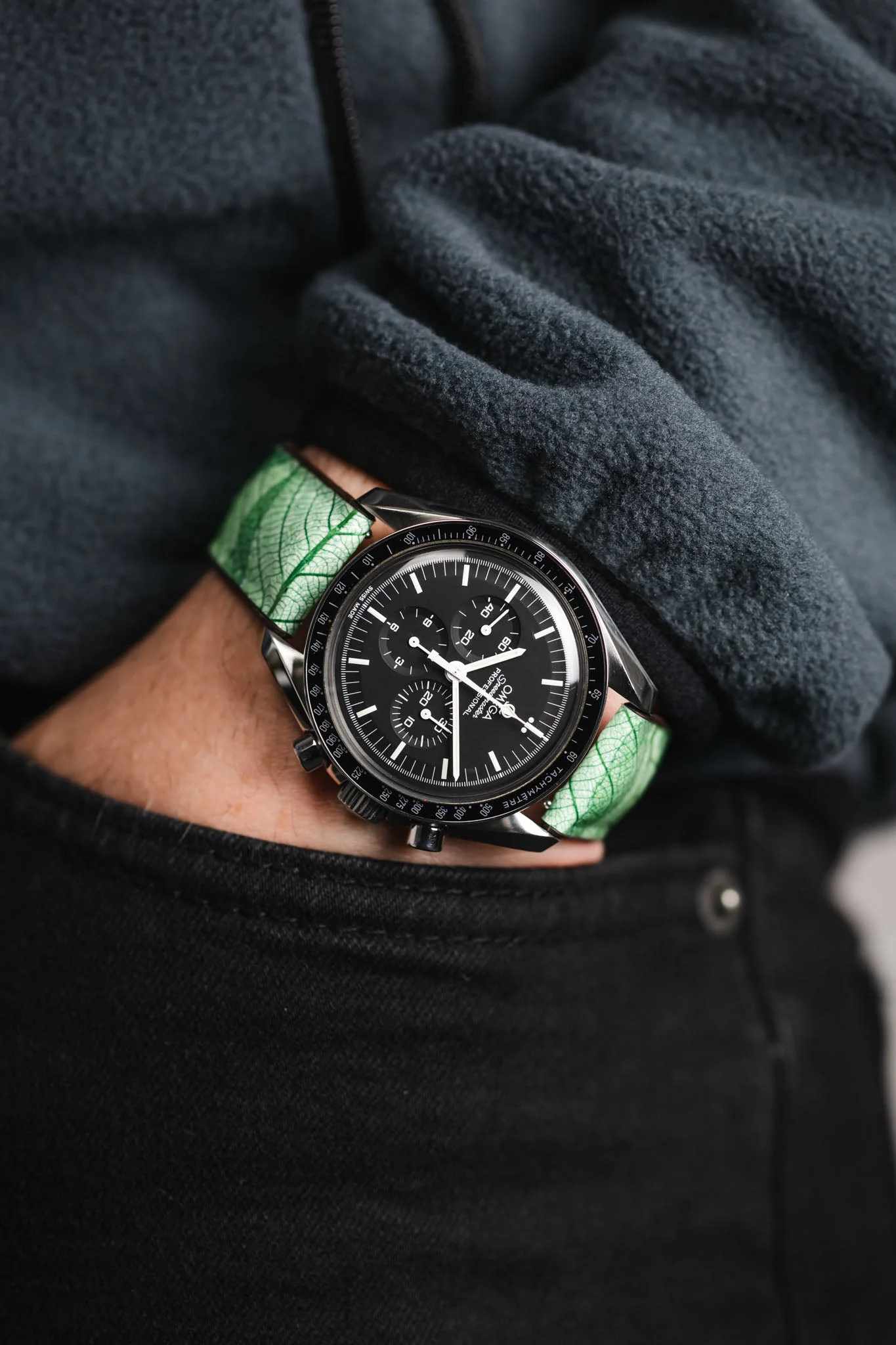 Hirsch LEAF Vegan Performance Rubber Watch Strap in GREEN - Image 6